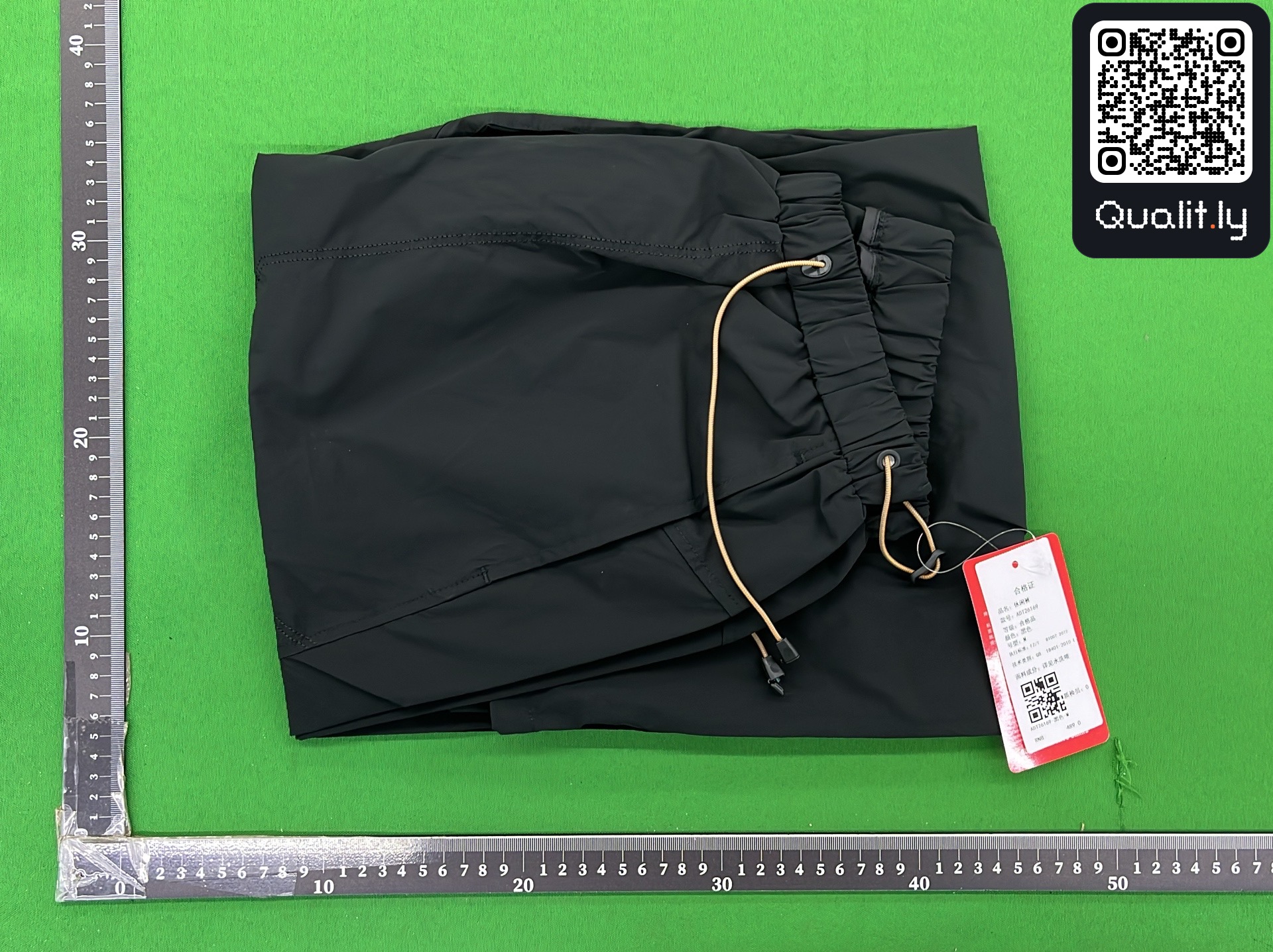 Pantaloni — fotografie QC 1 din 4