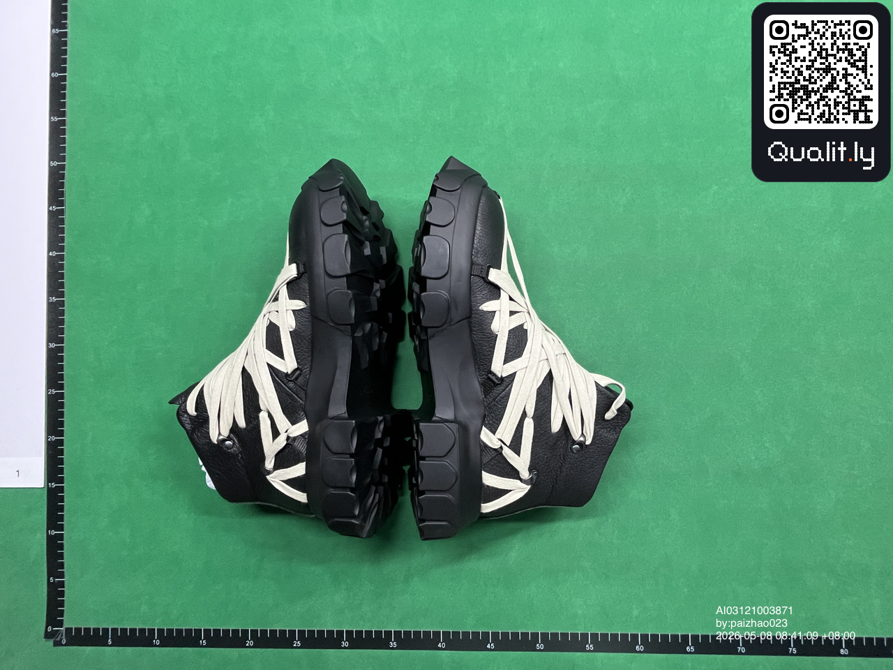 Sneakers — foto QC 2 di 30