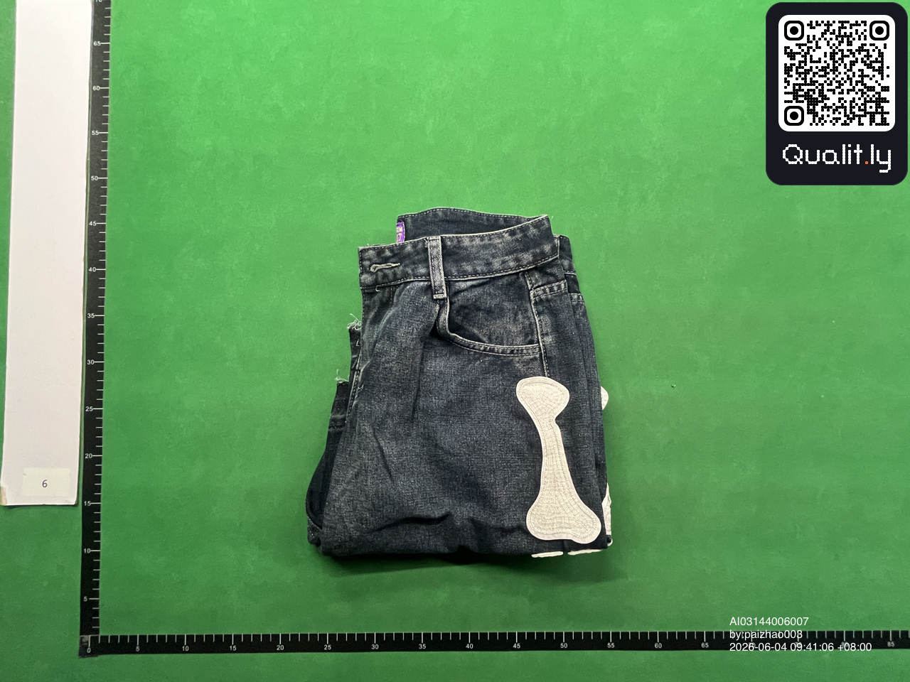 Jeans QC photo 1 of 102