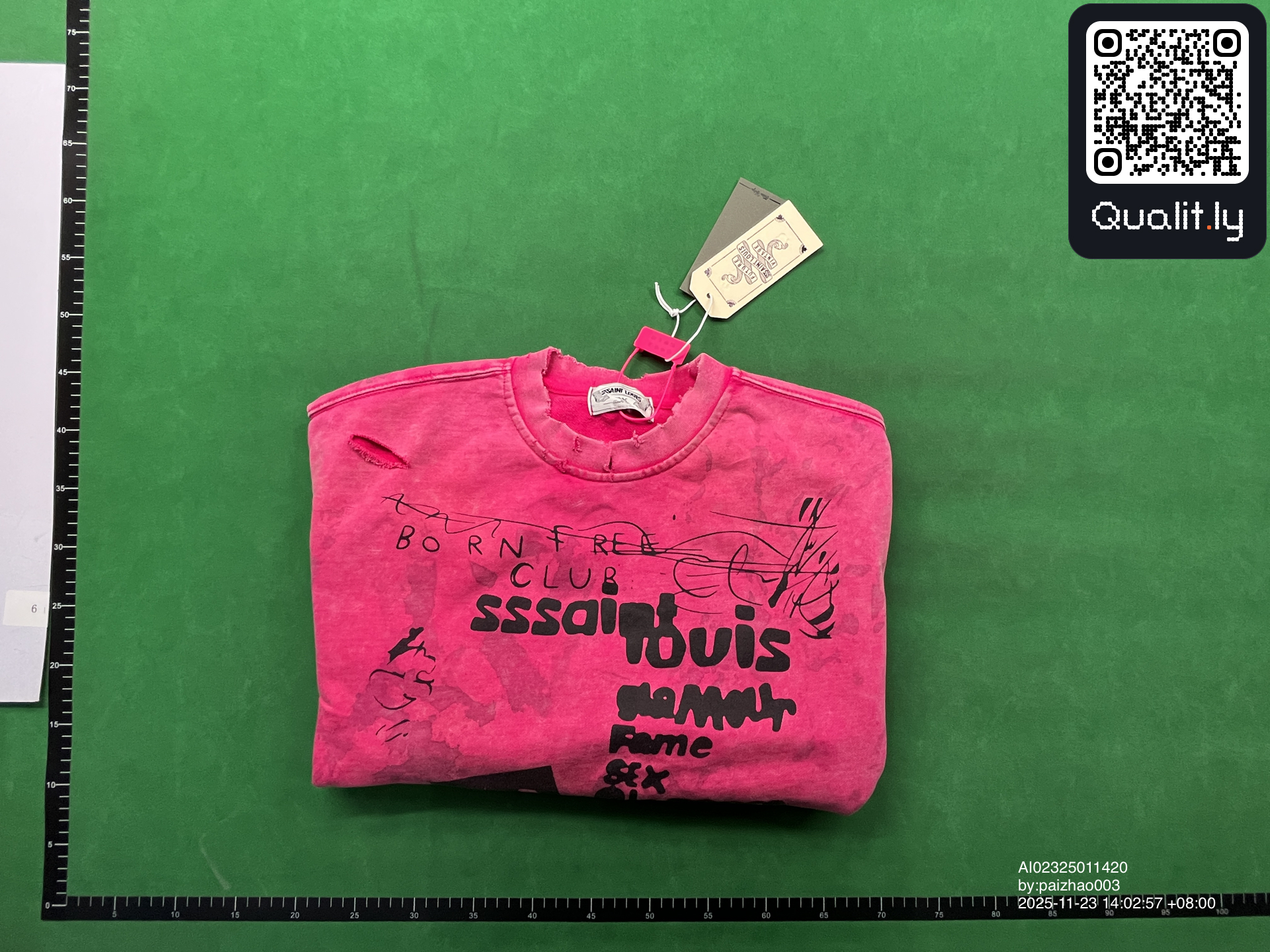 Sweat — photo QC 1 sur 8