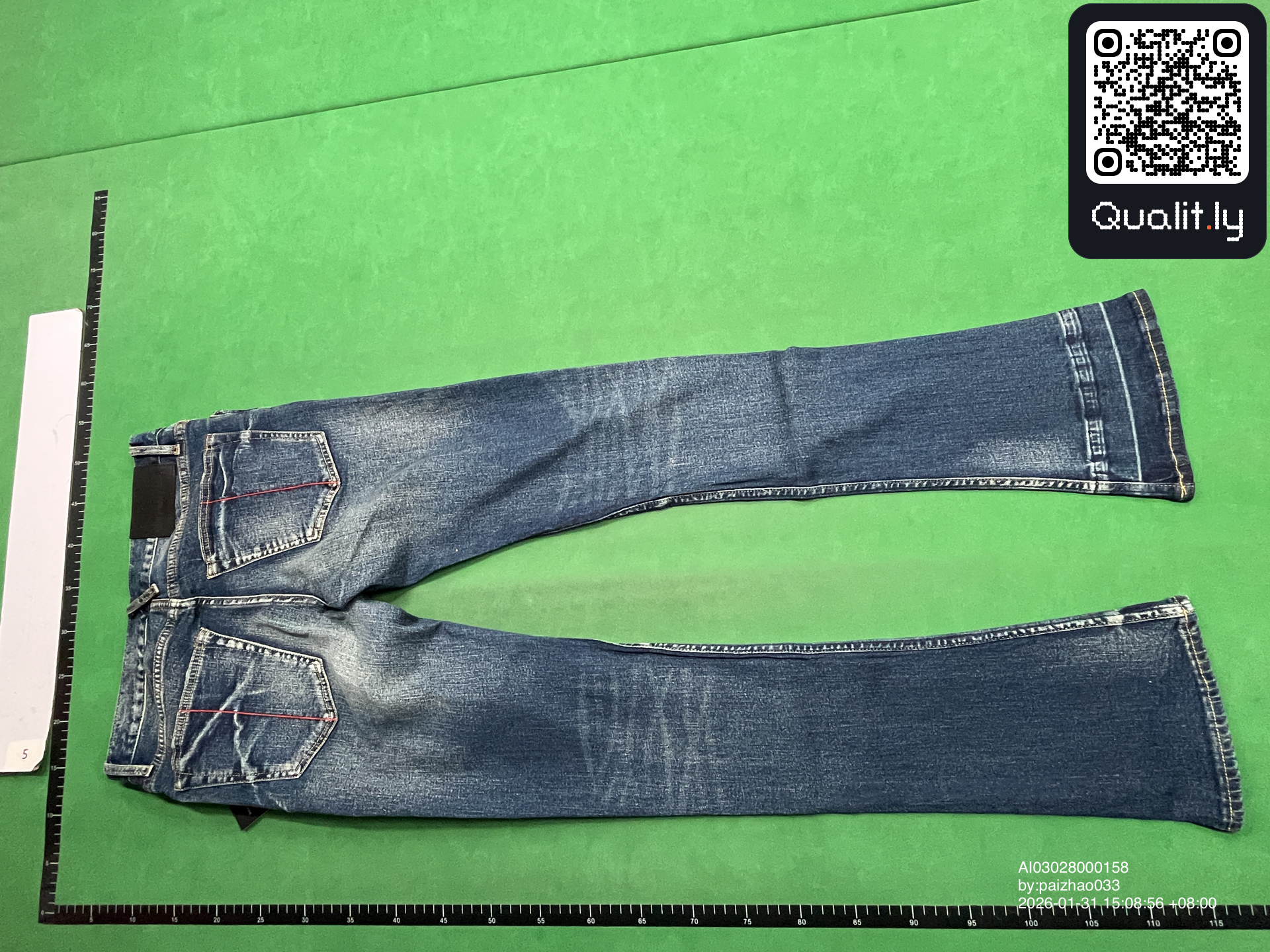 Jeans — QC-foto 2 av 10