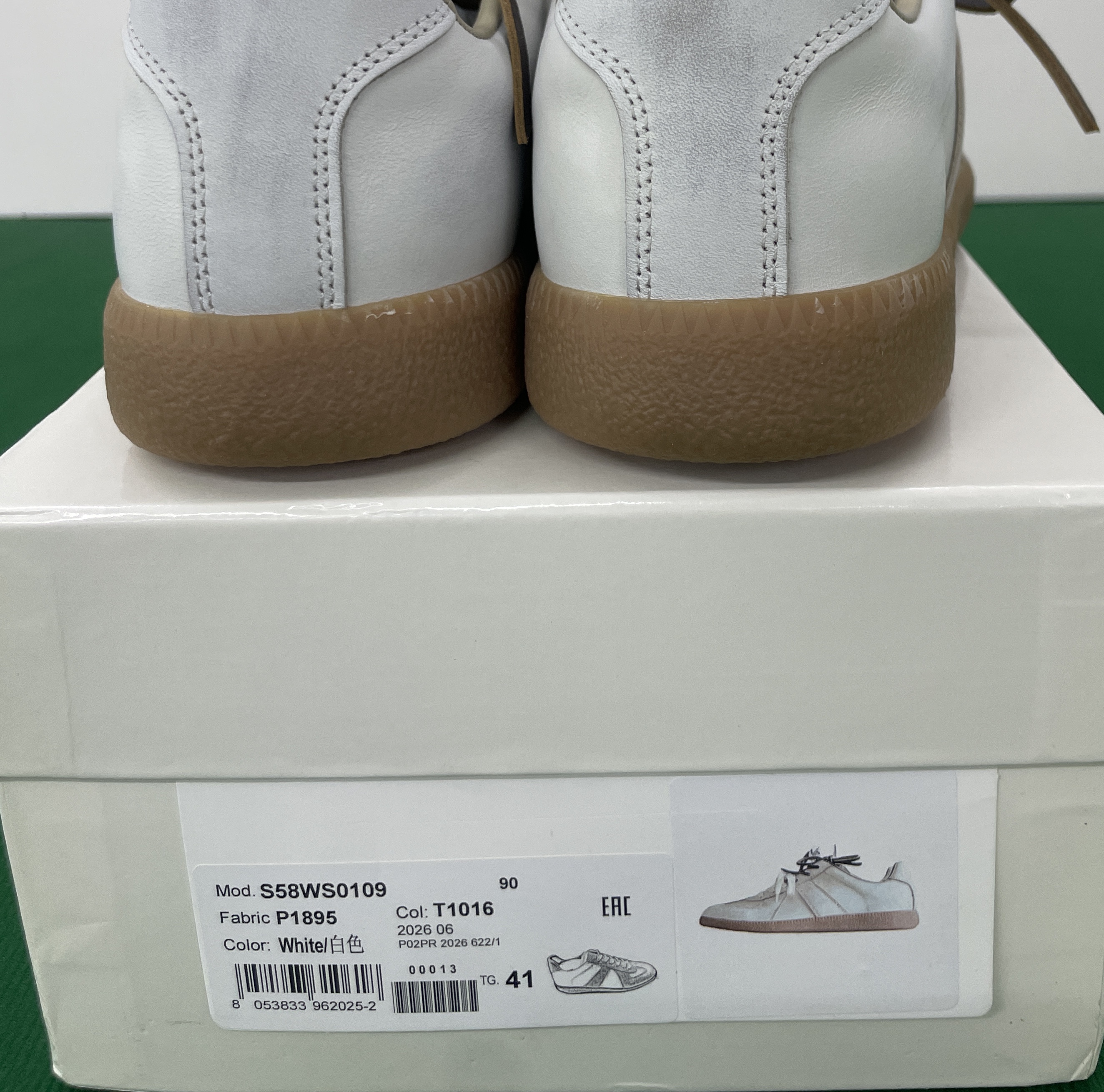 Sneakers QC photo 3 of 183