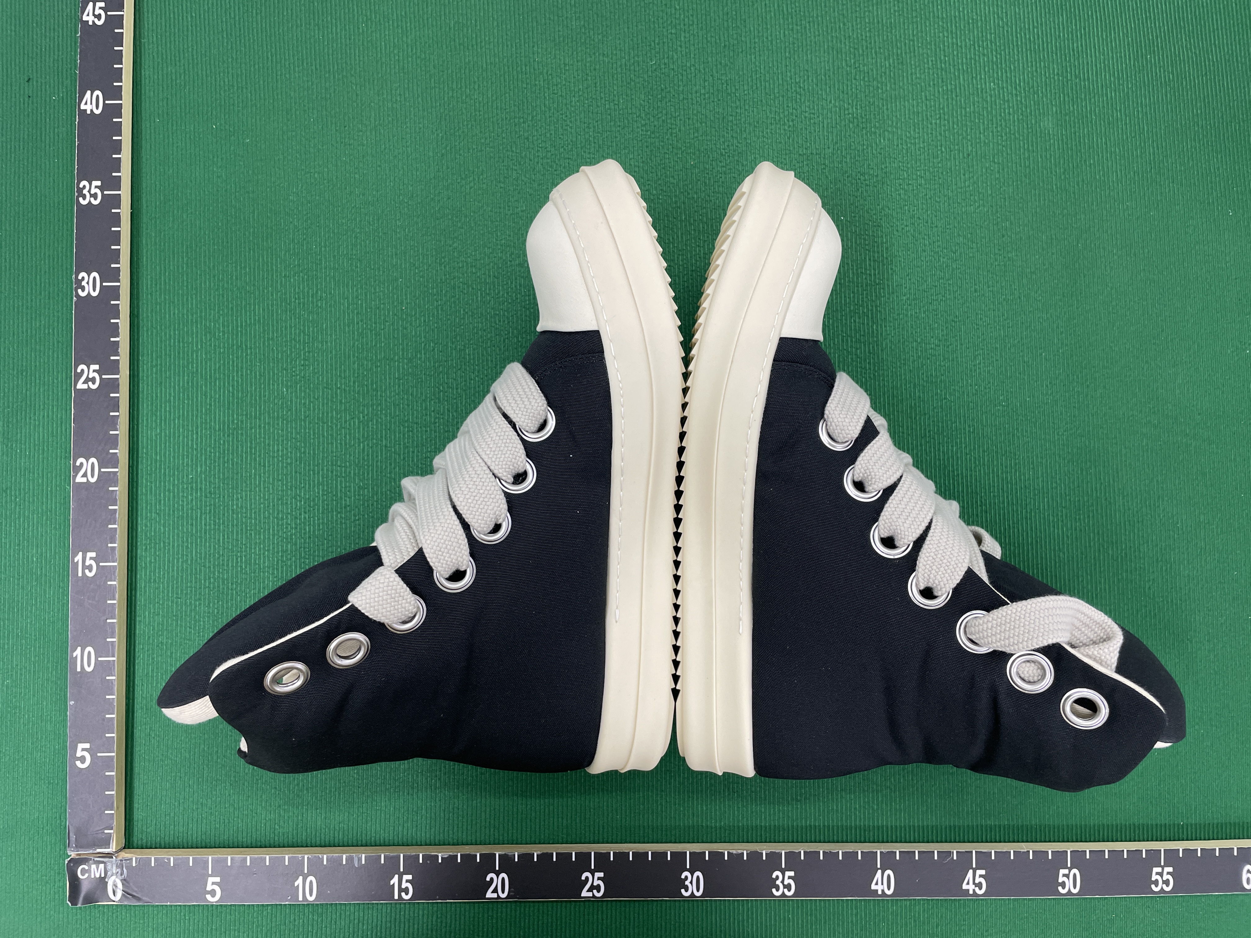 Sneakers QC photo 3 of 18