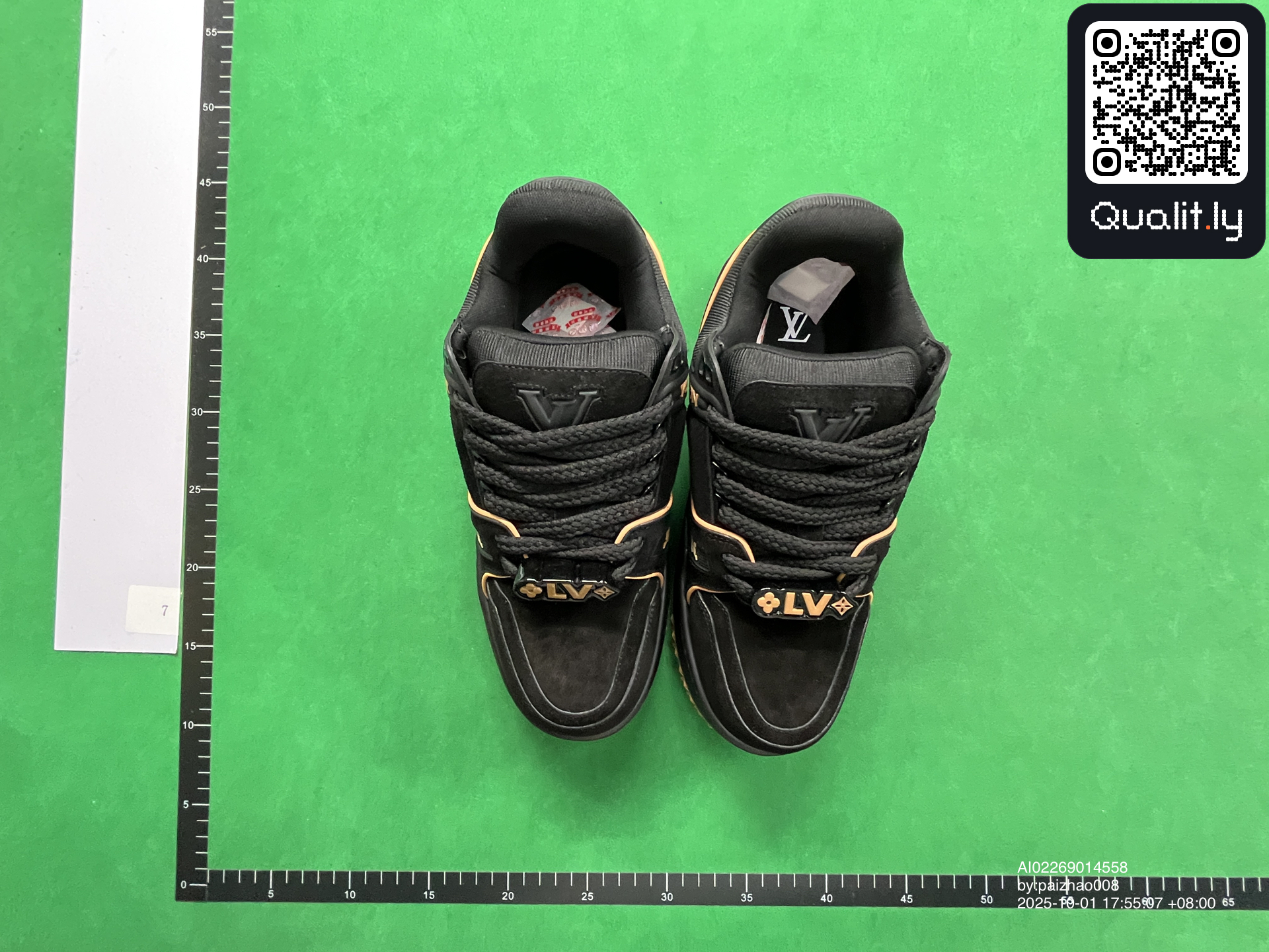 Sneakers QC photo 1 of 12