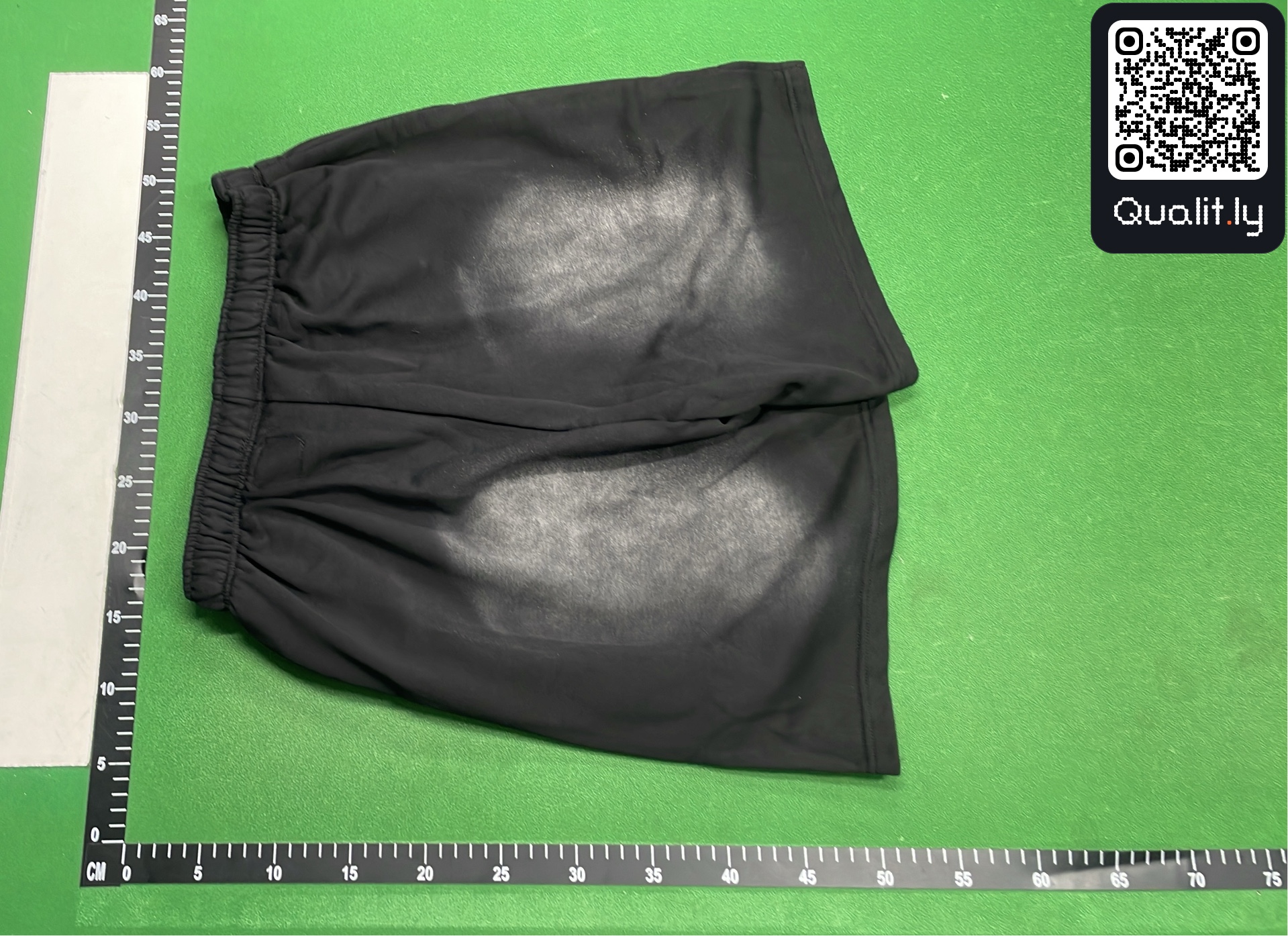 Pantaloni scurți — fotografie QC 3 din 4