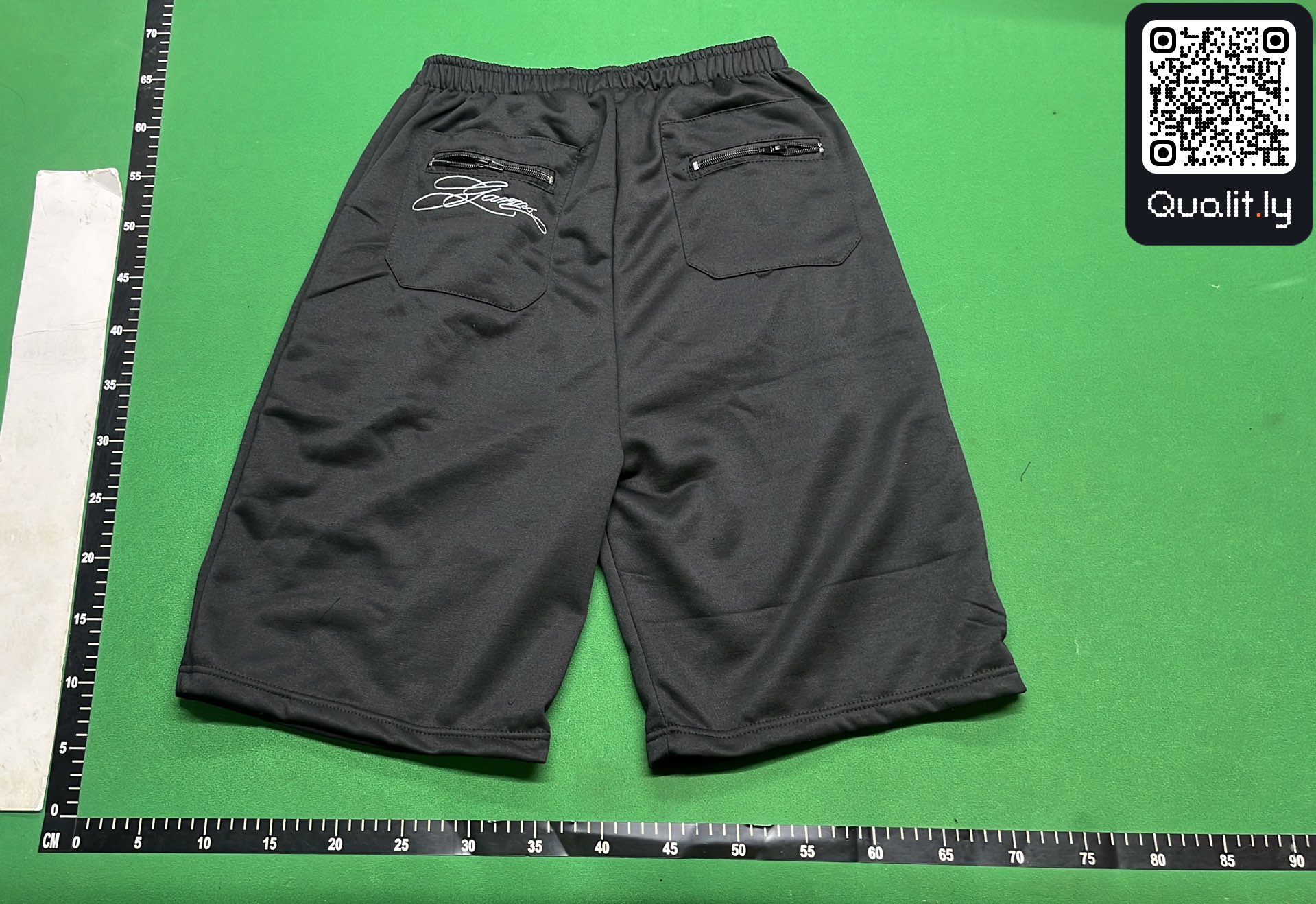 Shorts QC photo 3 of 20