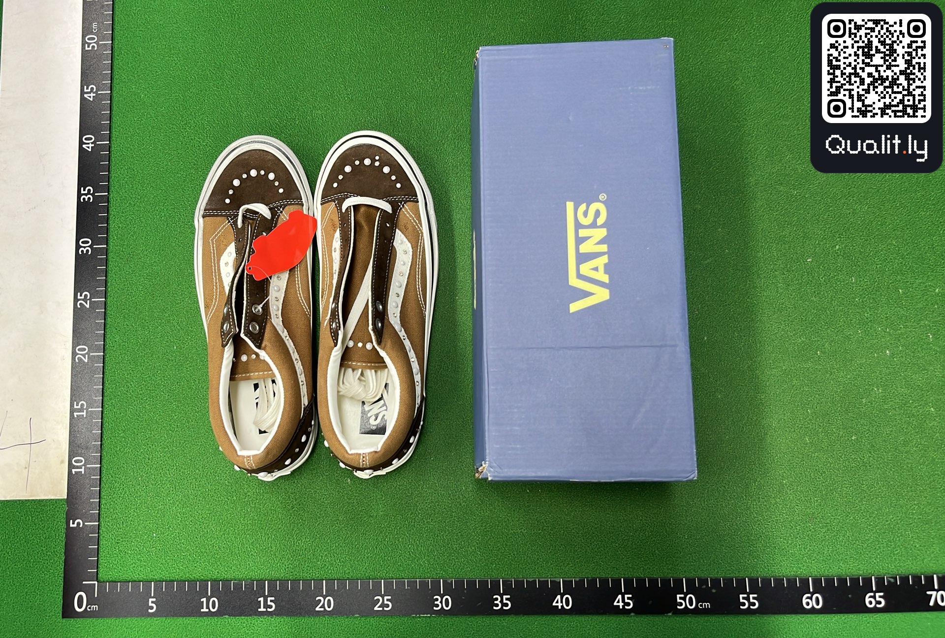 Sneakers QC photo 1 of 6