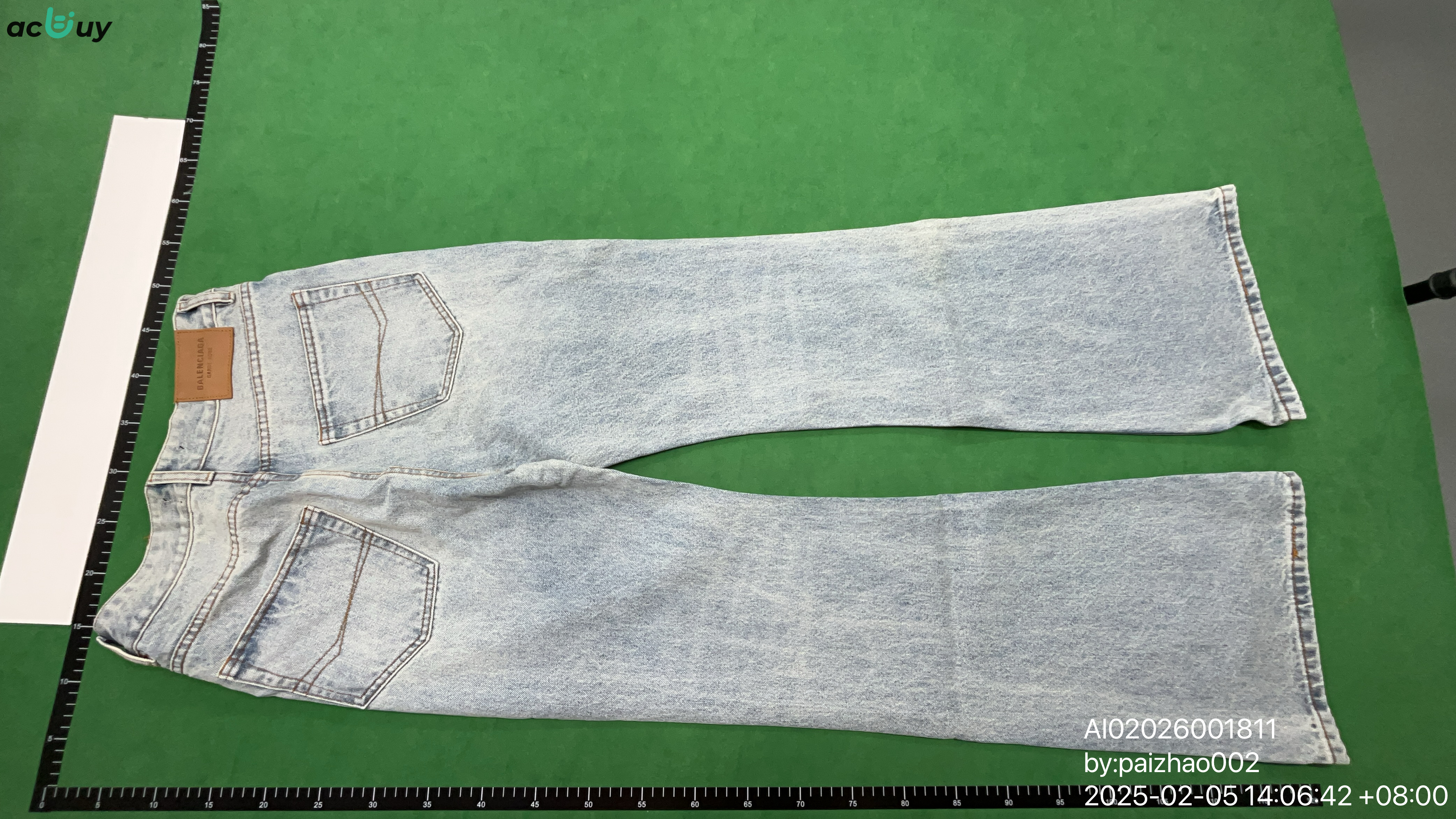 Jeans — QC-foto 2 av 4