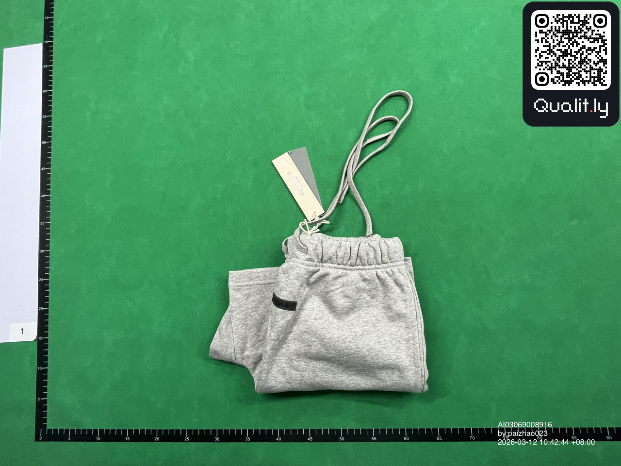 Pantalon — photo QC 1 sur 4