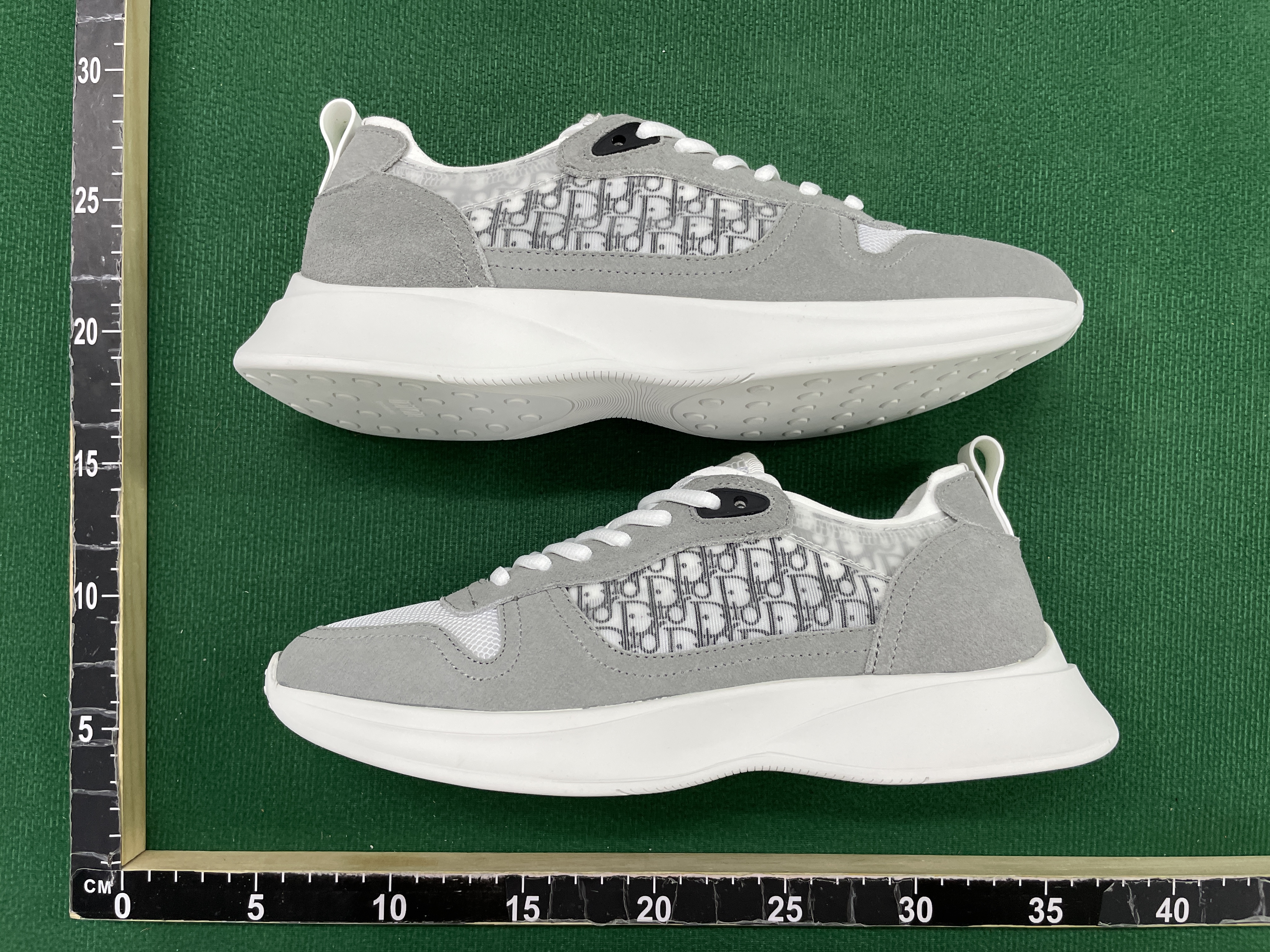Sneakers — foto QC 2 di 96