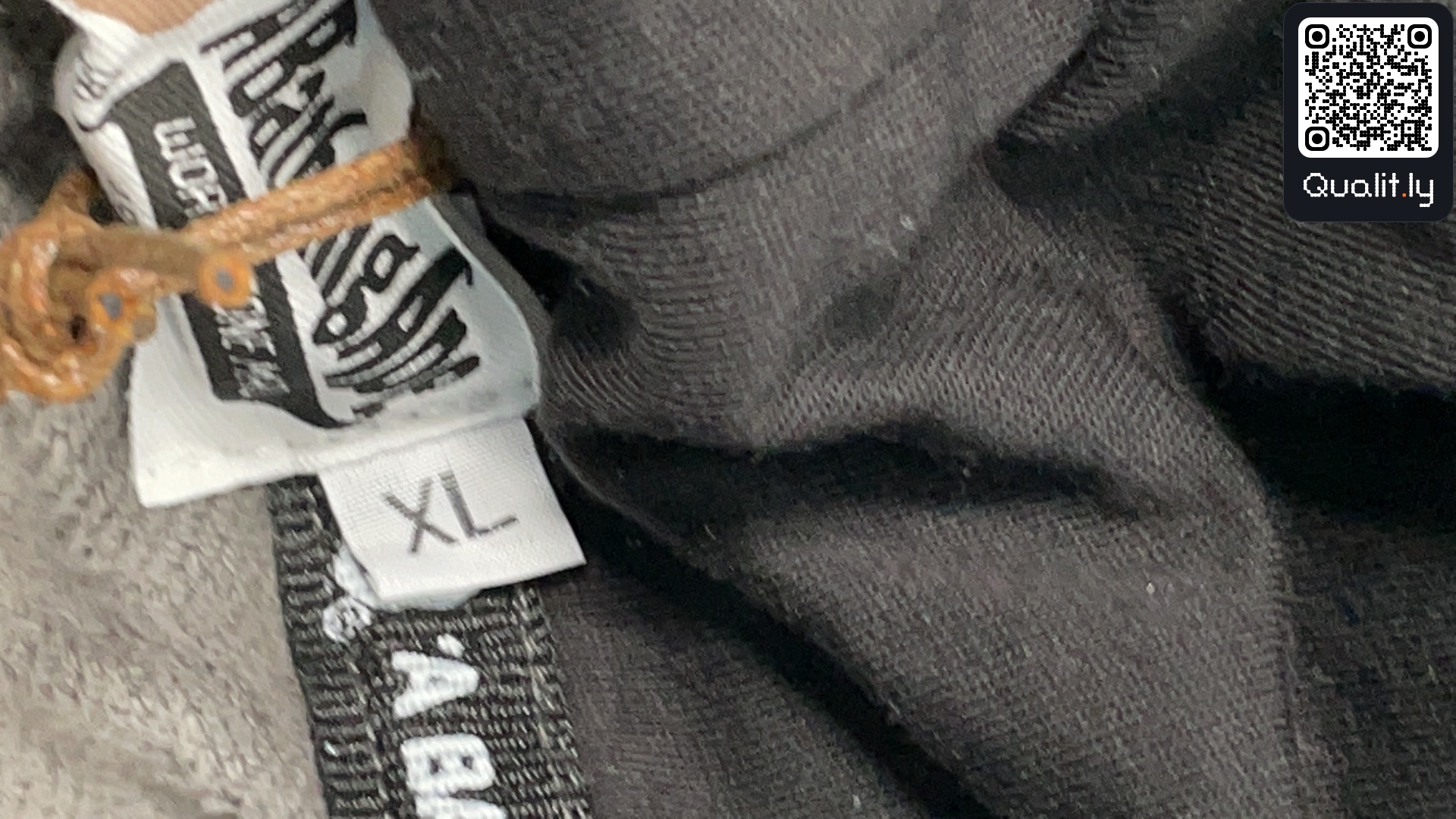 Hoodie — QC-Foto 1 von 16