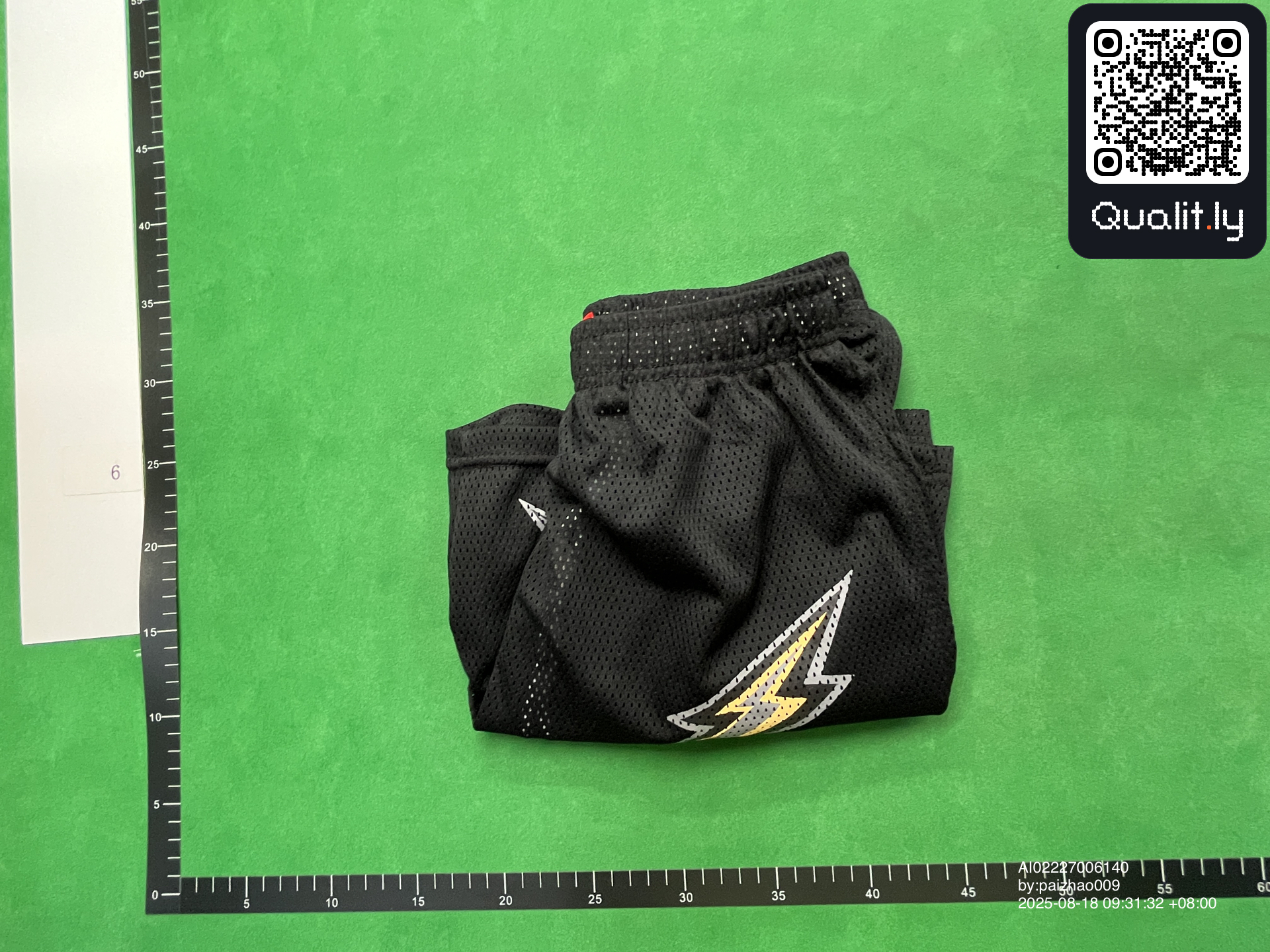 Pantaloncini — foto QC 1 di 18