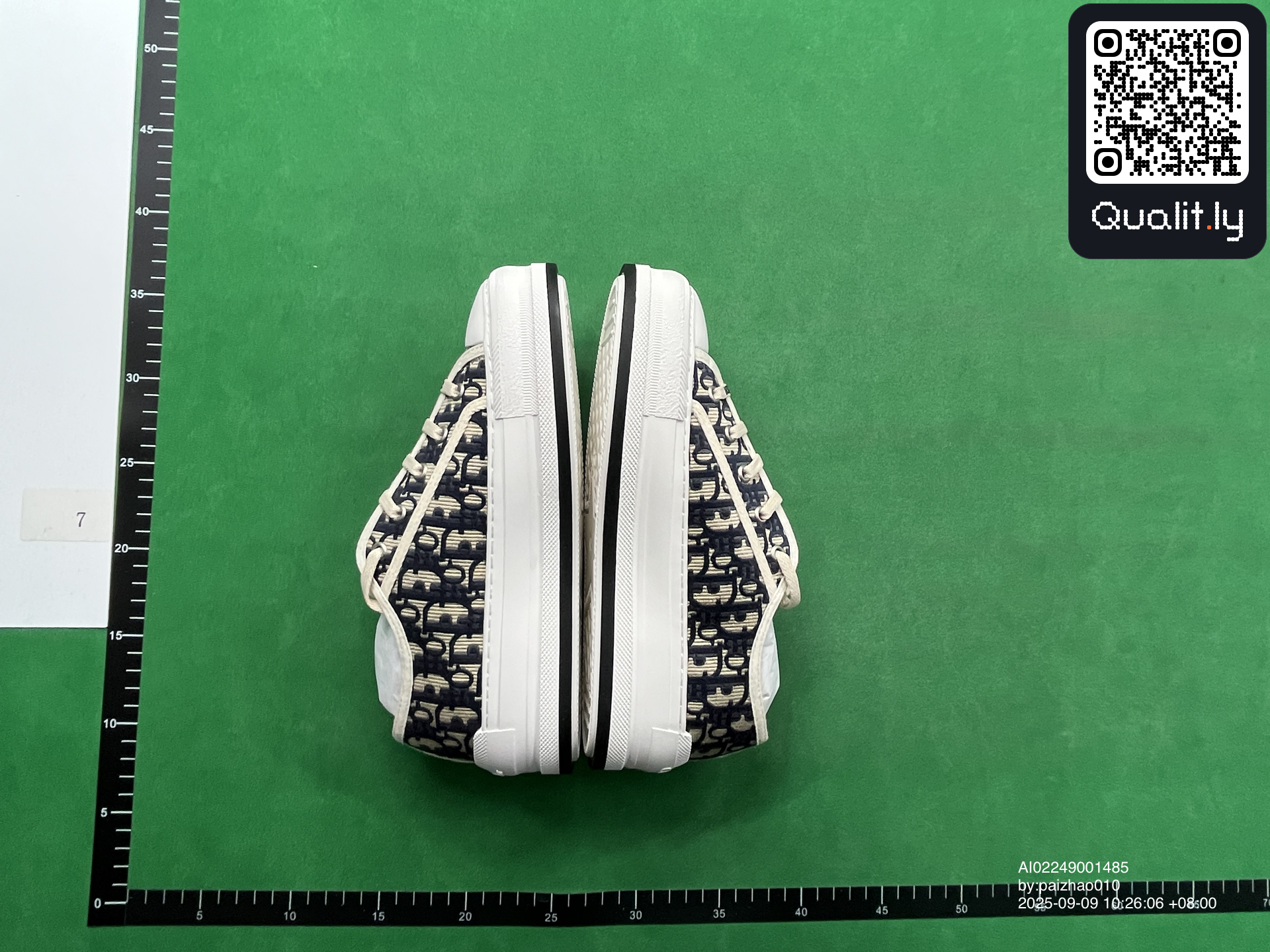 Sneakers QC photo 3 of 6