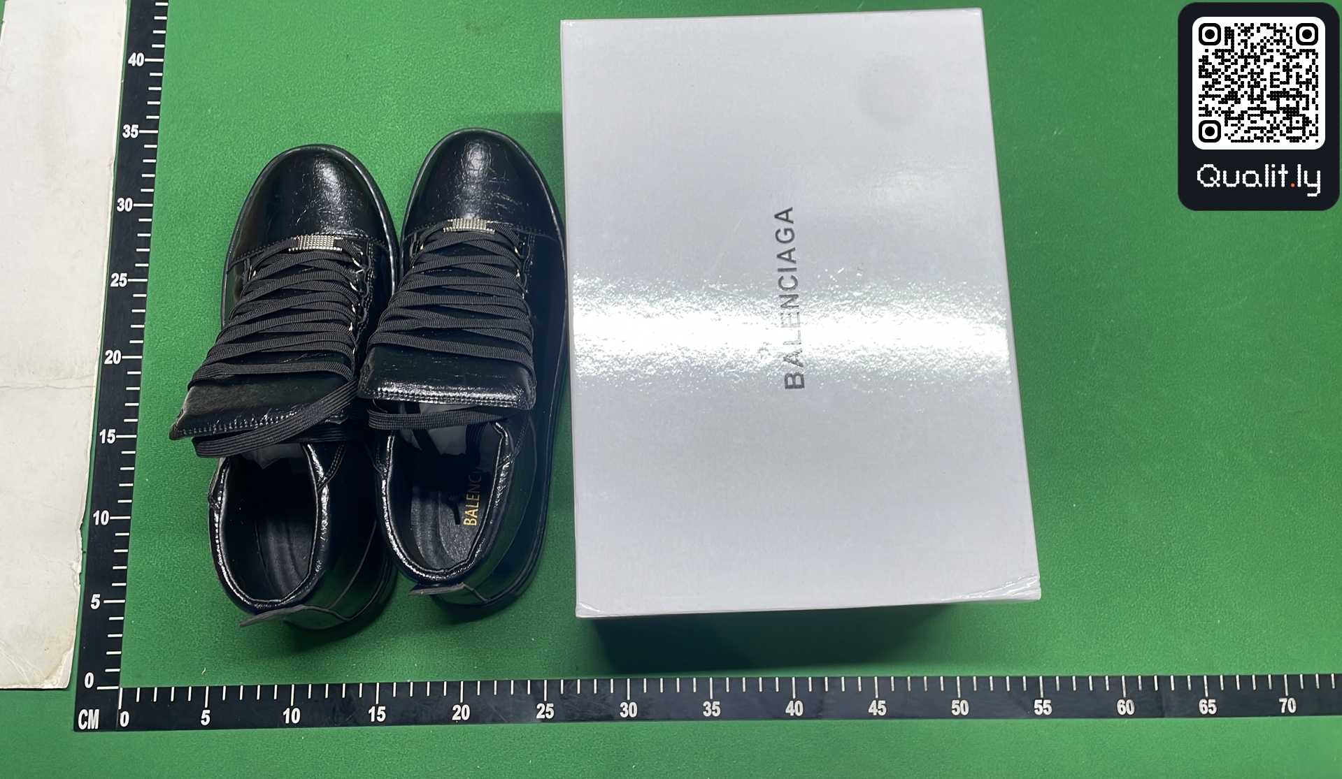 Sneakers QC photo 1 of 6
