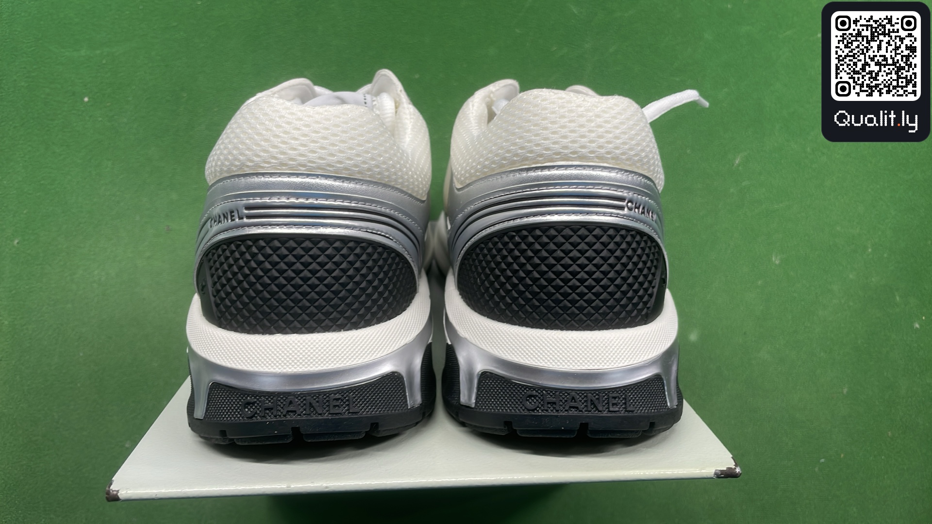 Sneakers — QC-foto 3 van 12