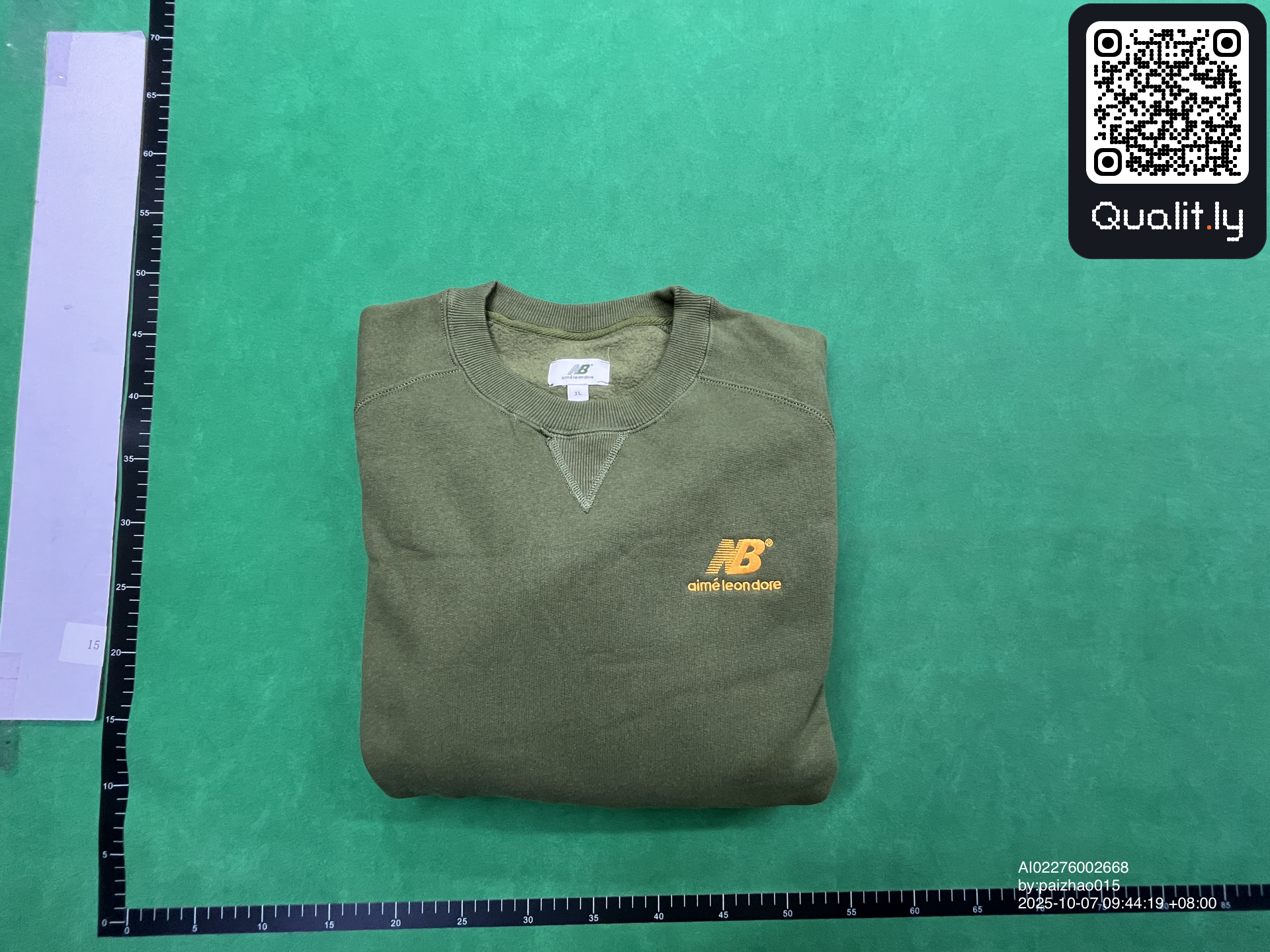 Sweater — QC-foto 1 van 4