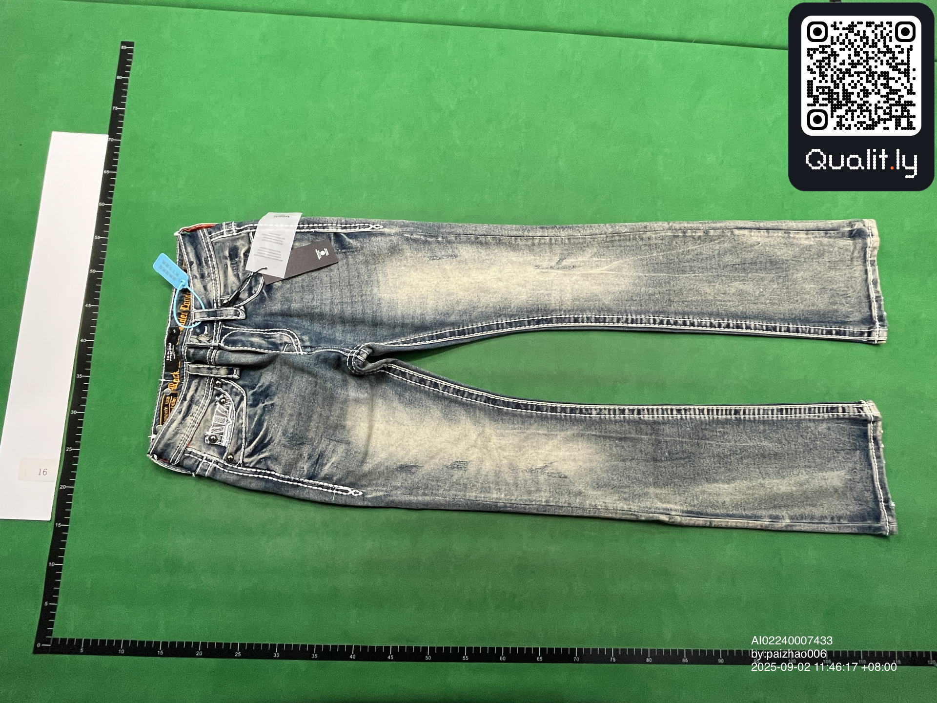Jean — photo QC 3 sur 15