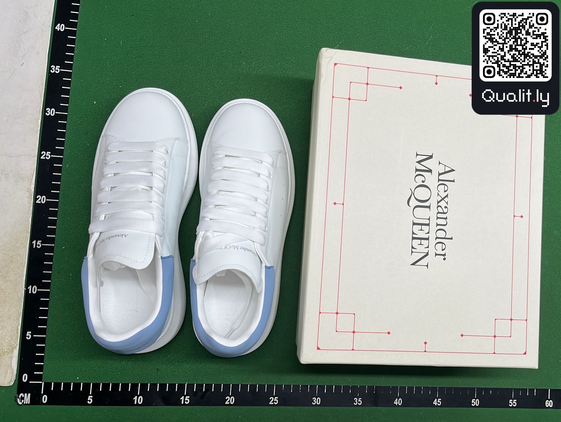 Sneakers — QC-foto 1 av 76