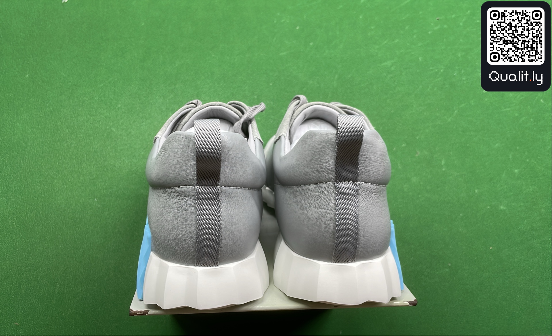 Sneakers — foto QC 3 di 32