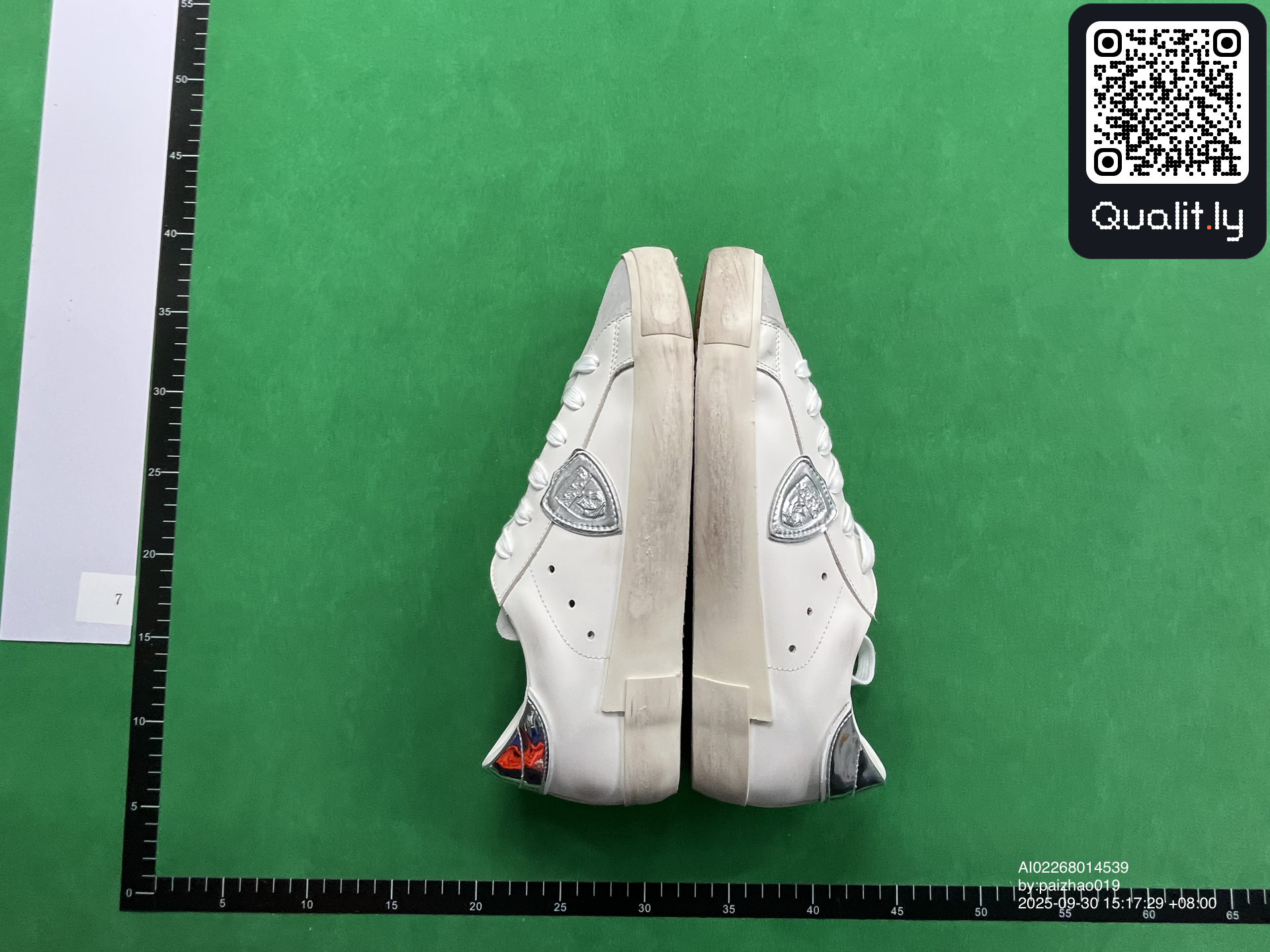 Sneakers QC photo 2 of 6