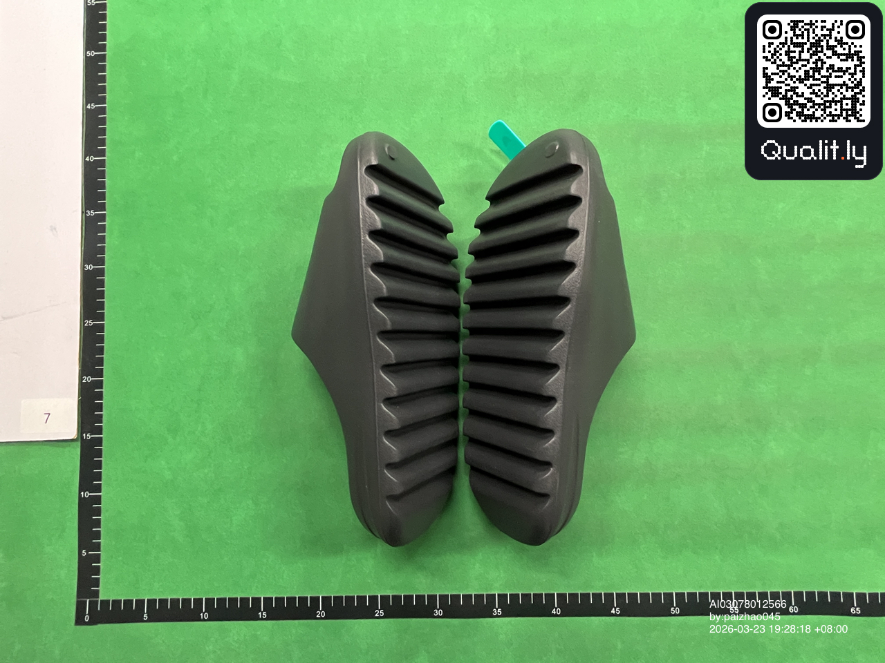 Claquettes — photo QC 3 sur 10