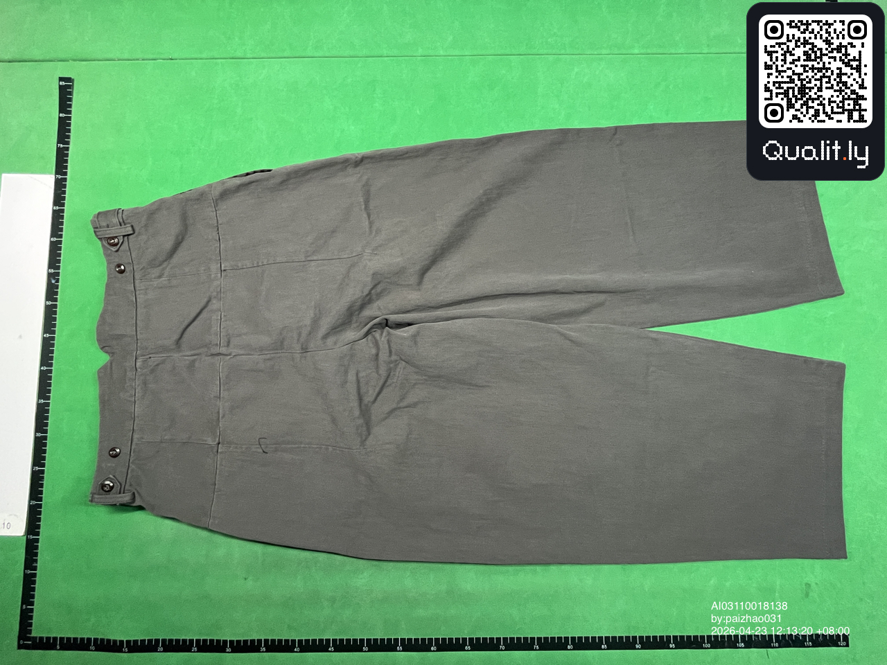 Pantaloni — foto QC 2 di 8