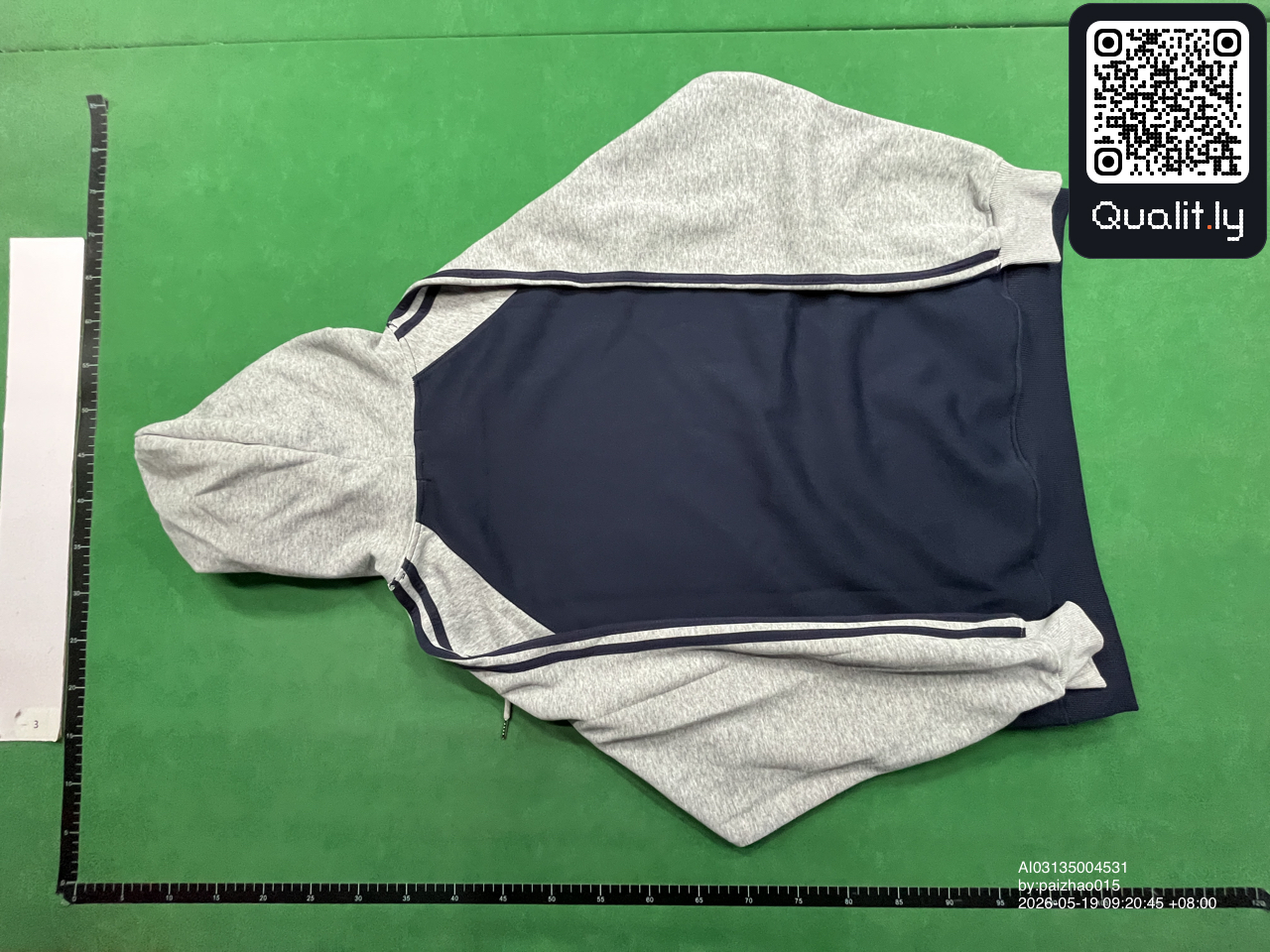 Hoodie — QC-foto 2 av 4