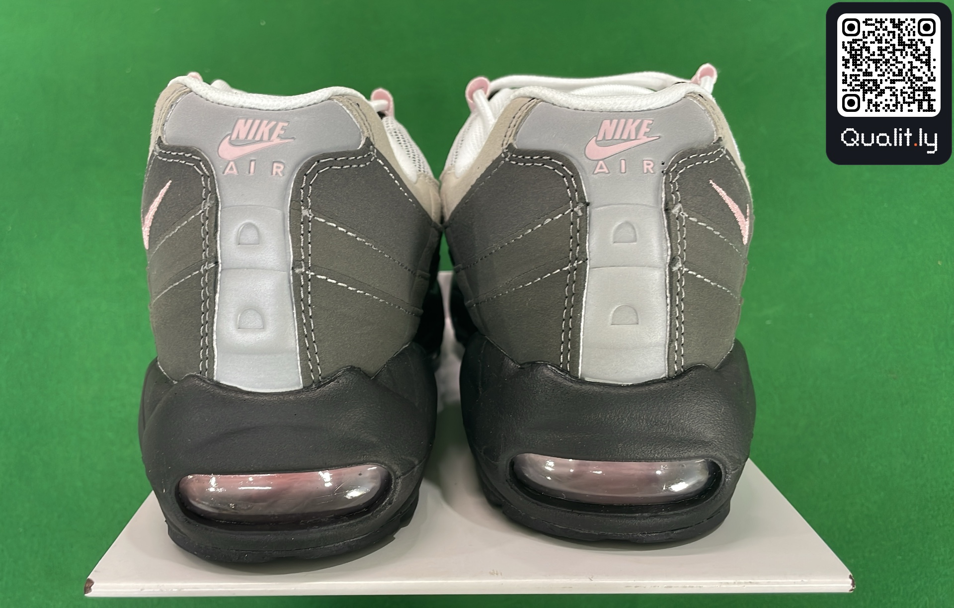 Sneakers QC photo 3 of 36