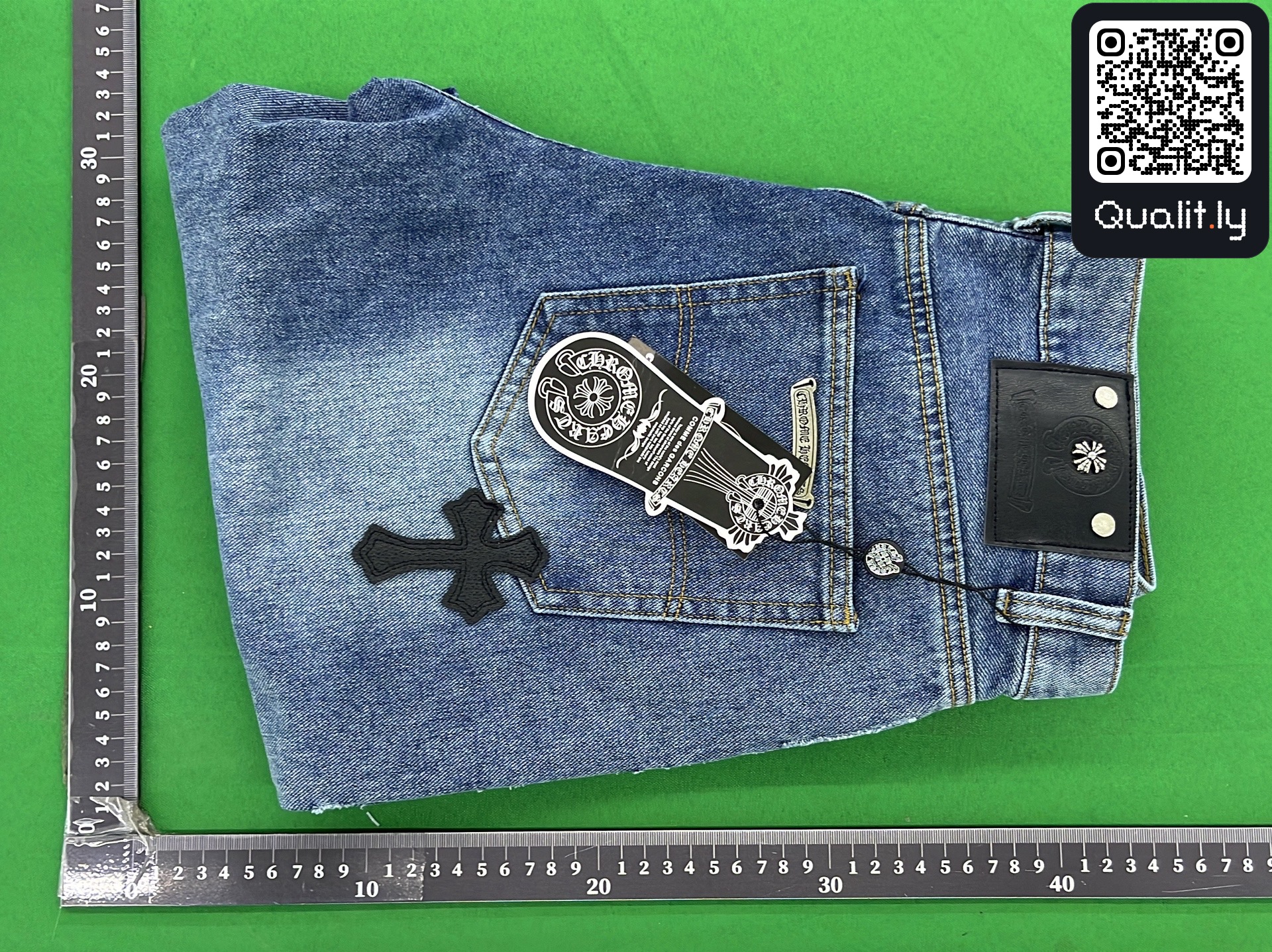 Shorts QC photo 1 of 9
