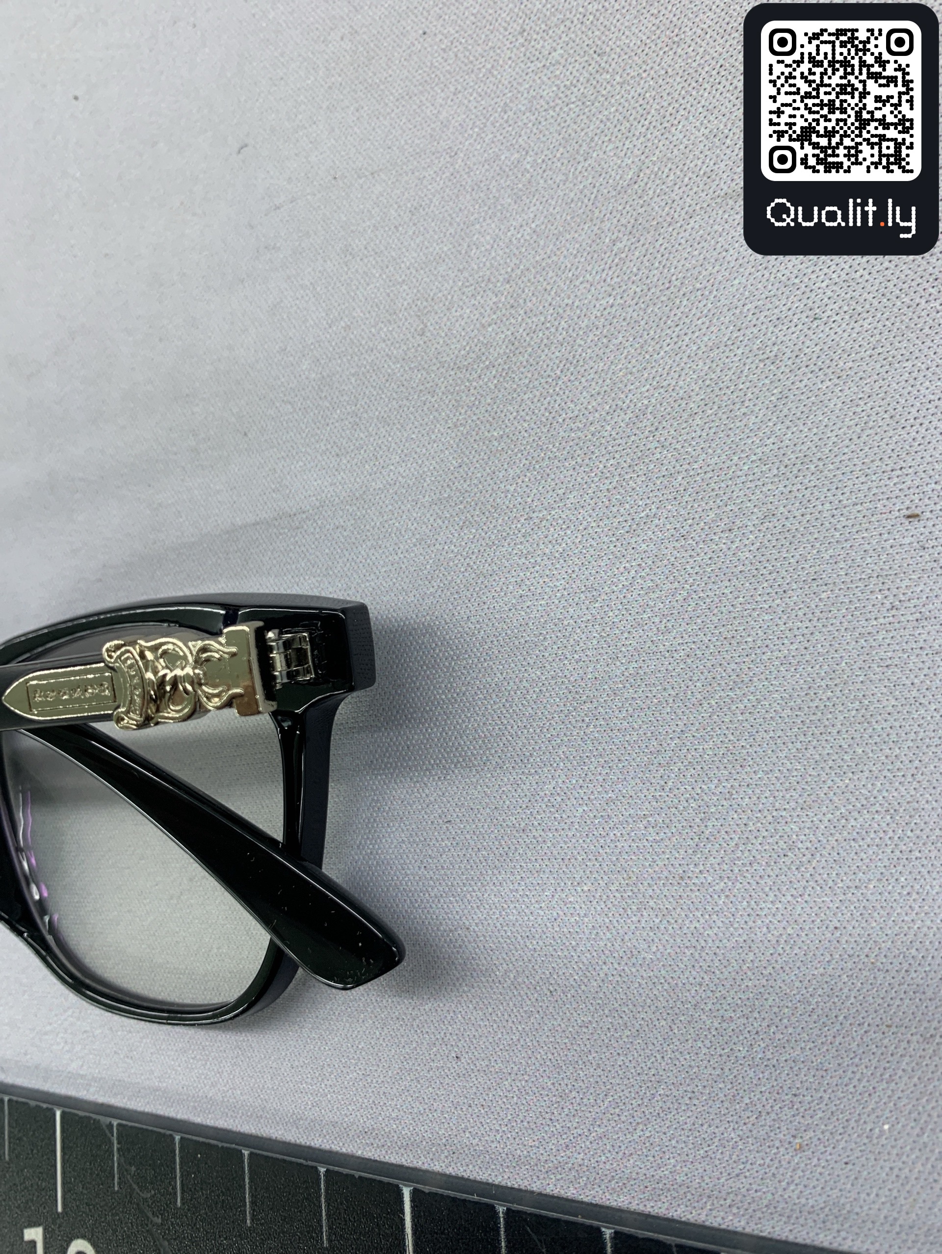 Sunglasses QC photo 2 of 20