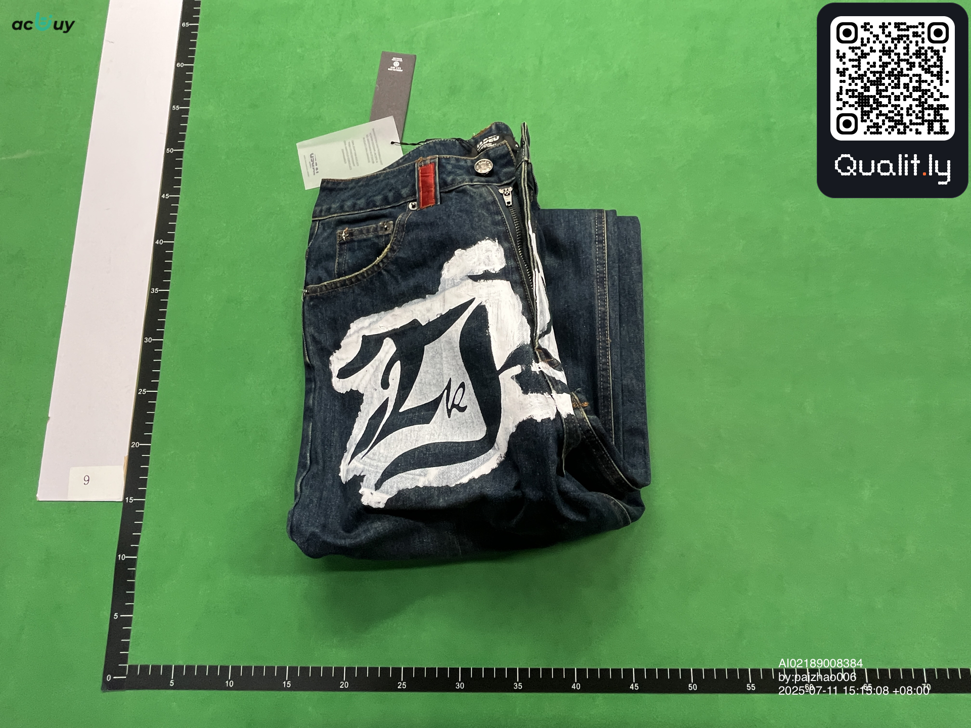 Jeans — QC-foto 1 van 4