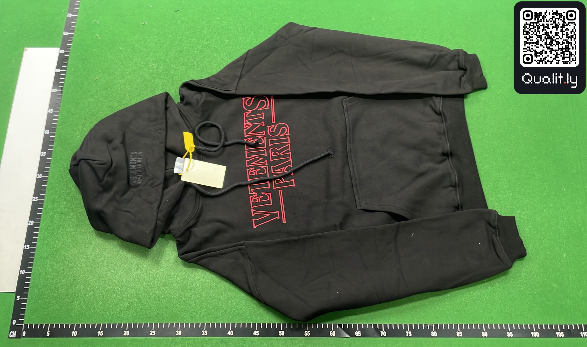 Hoodie — QC-Foto 2 von 24