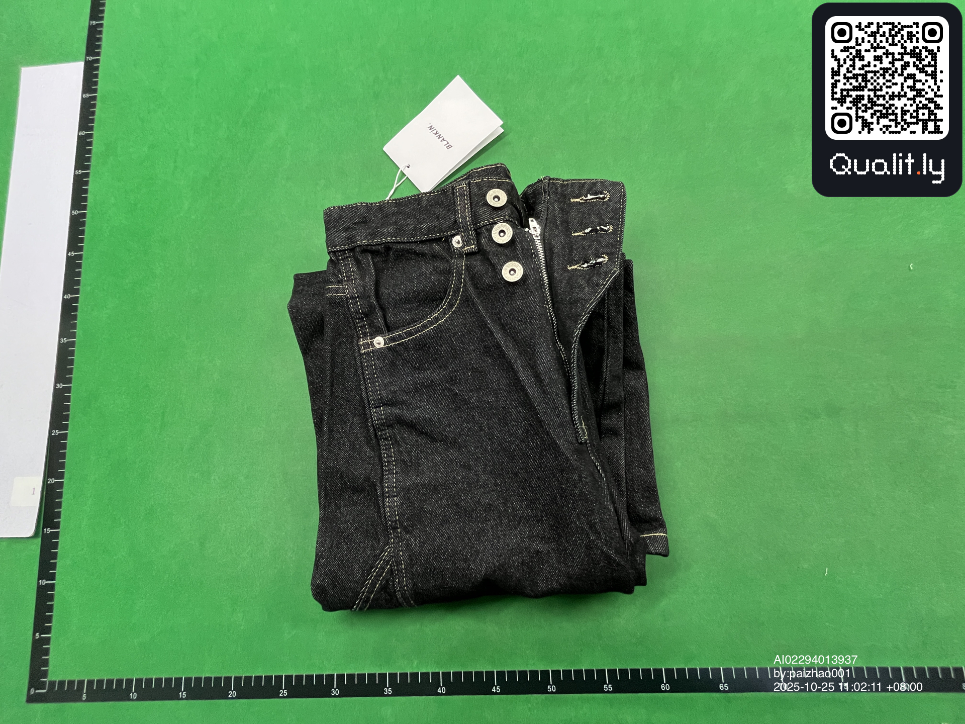 Jeans — foto QC 1 di 4
