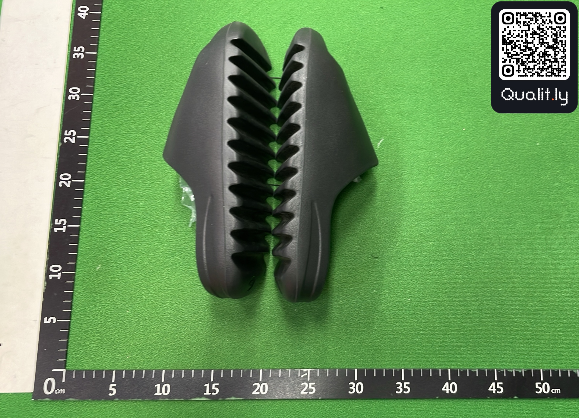 Slides QC photo 3 of 70