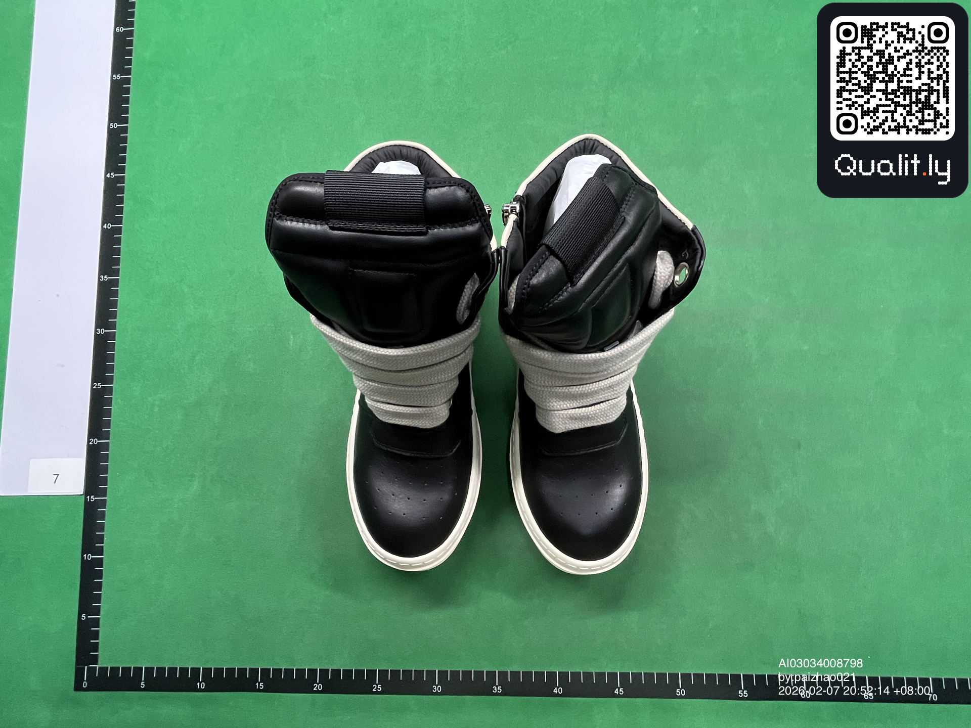 靴子 QC 照片 1 / 10