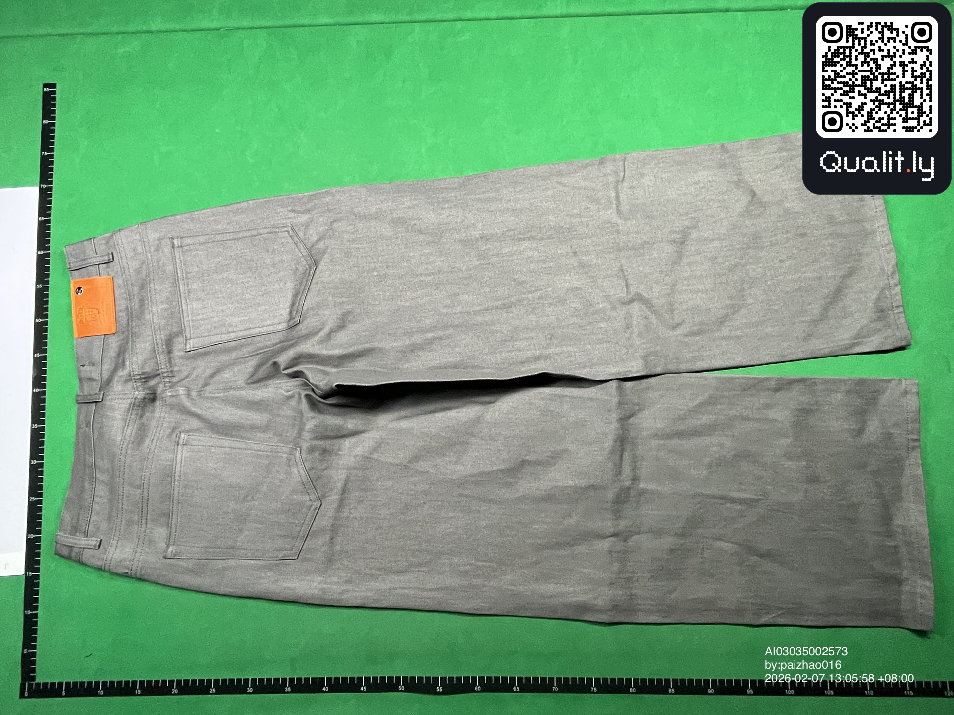 牛仔裤 QC 照片 2 / 4
