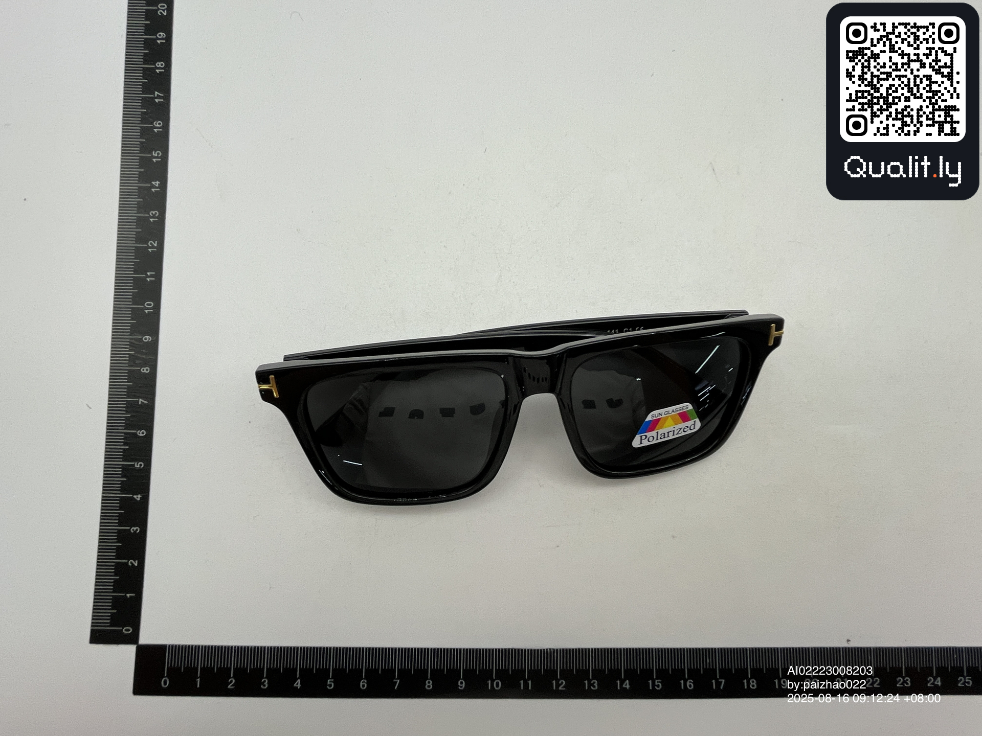 Ochelari de soare — fotografie QC 3 din 3