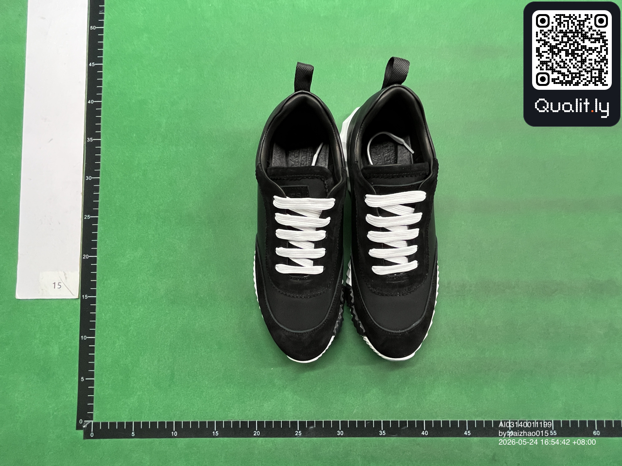 Sneakers — foto QC 1 di 60