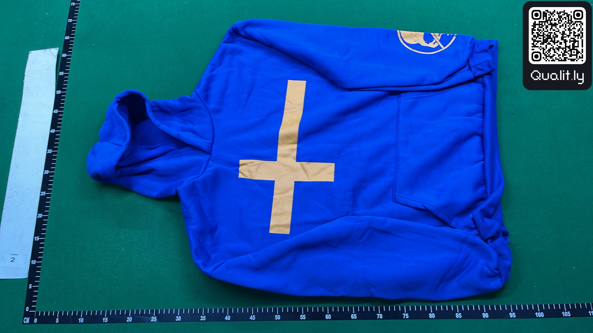 Sweat à capuche — photo QC 2 sur 4