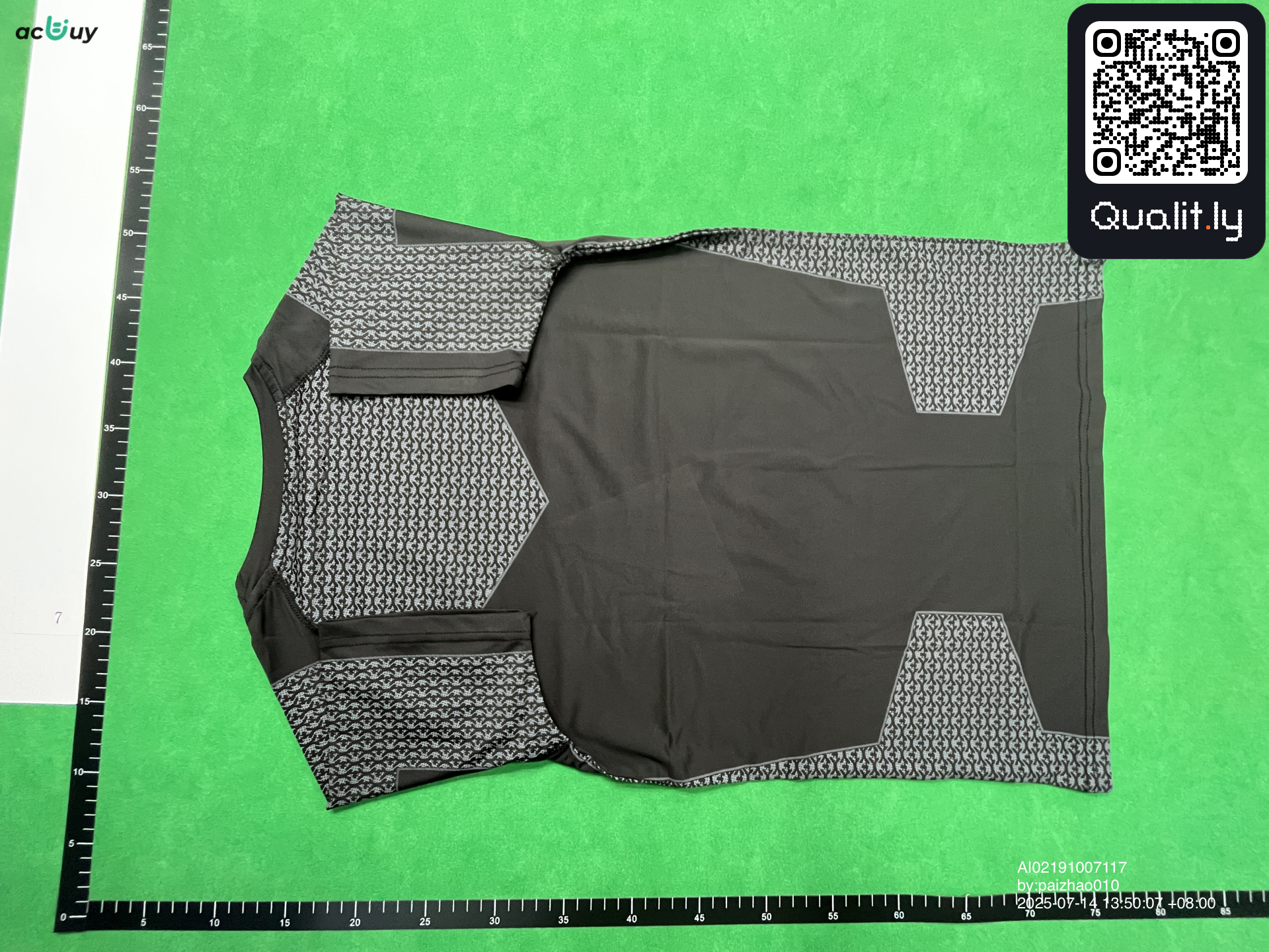 T-shirt — photo QC 2 sur 8