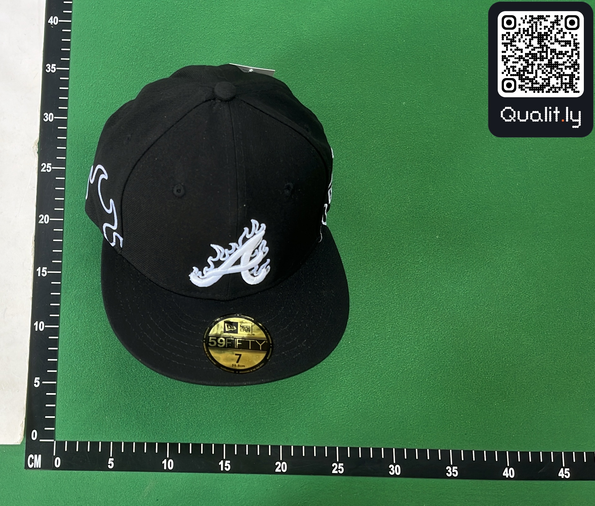Pet — QC-foto 1 van 12