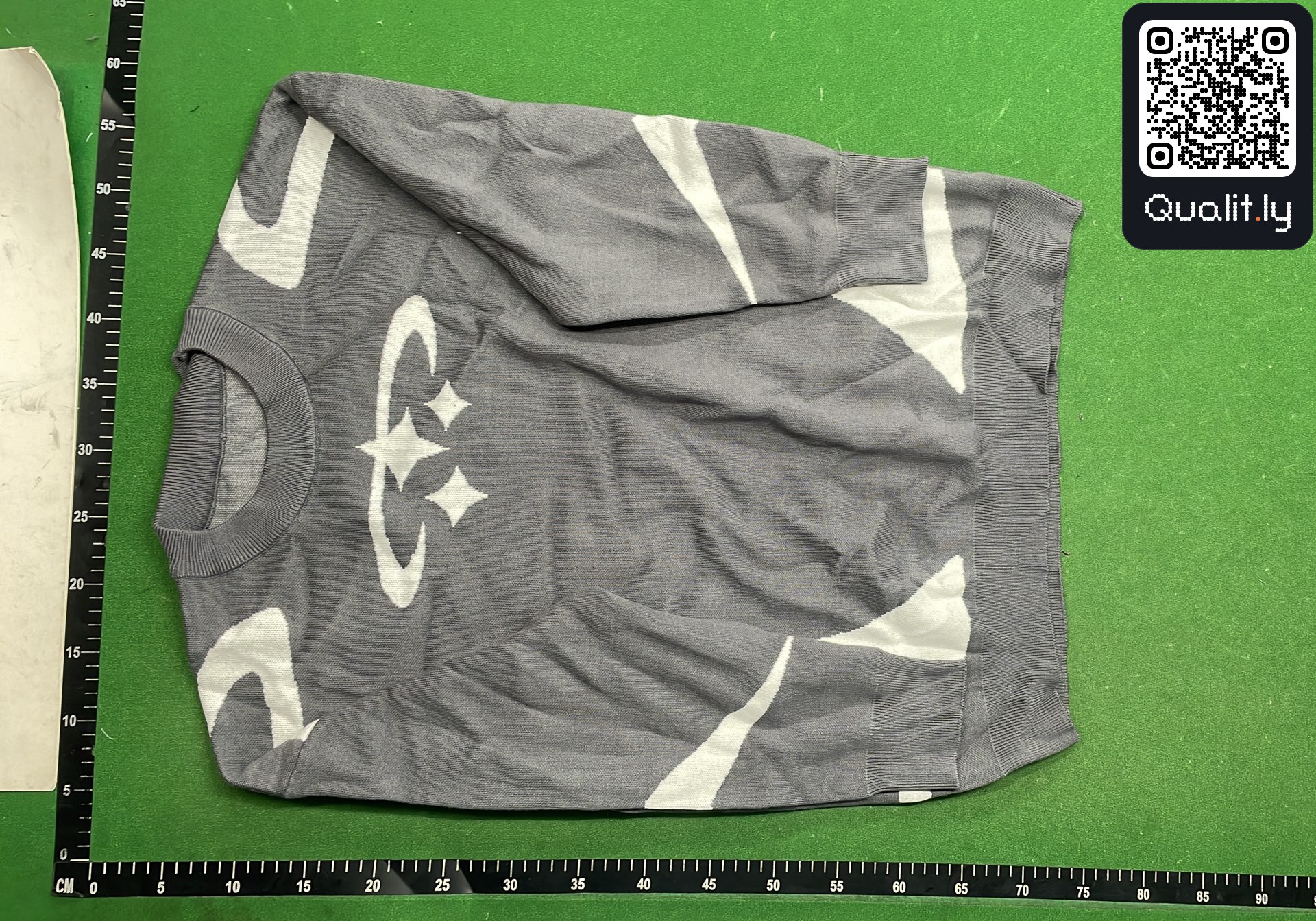 Sweater QC photo 2 of 60