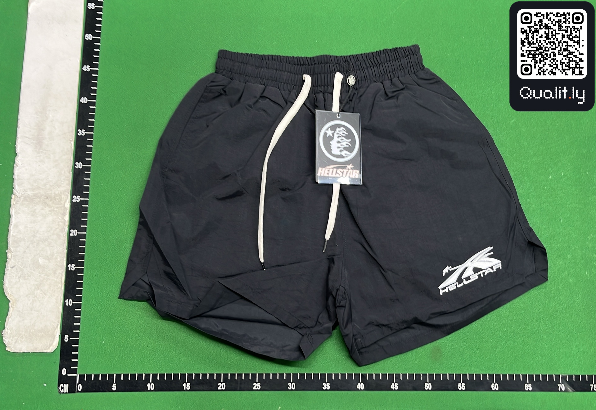 Short — photo QC 2 sur 10