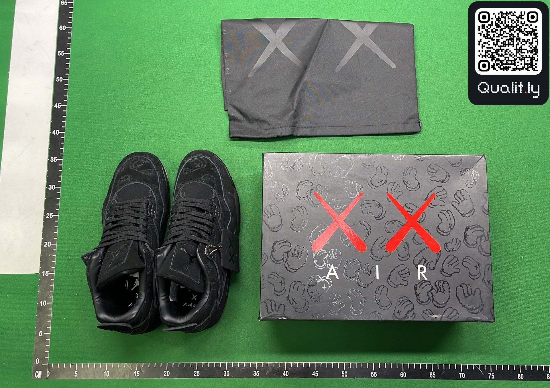 Sneakers QC photo 1 of 6