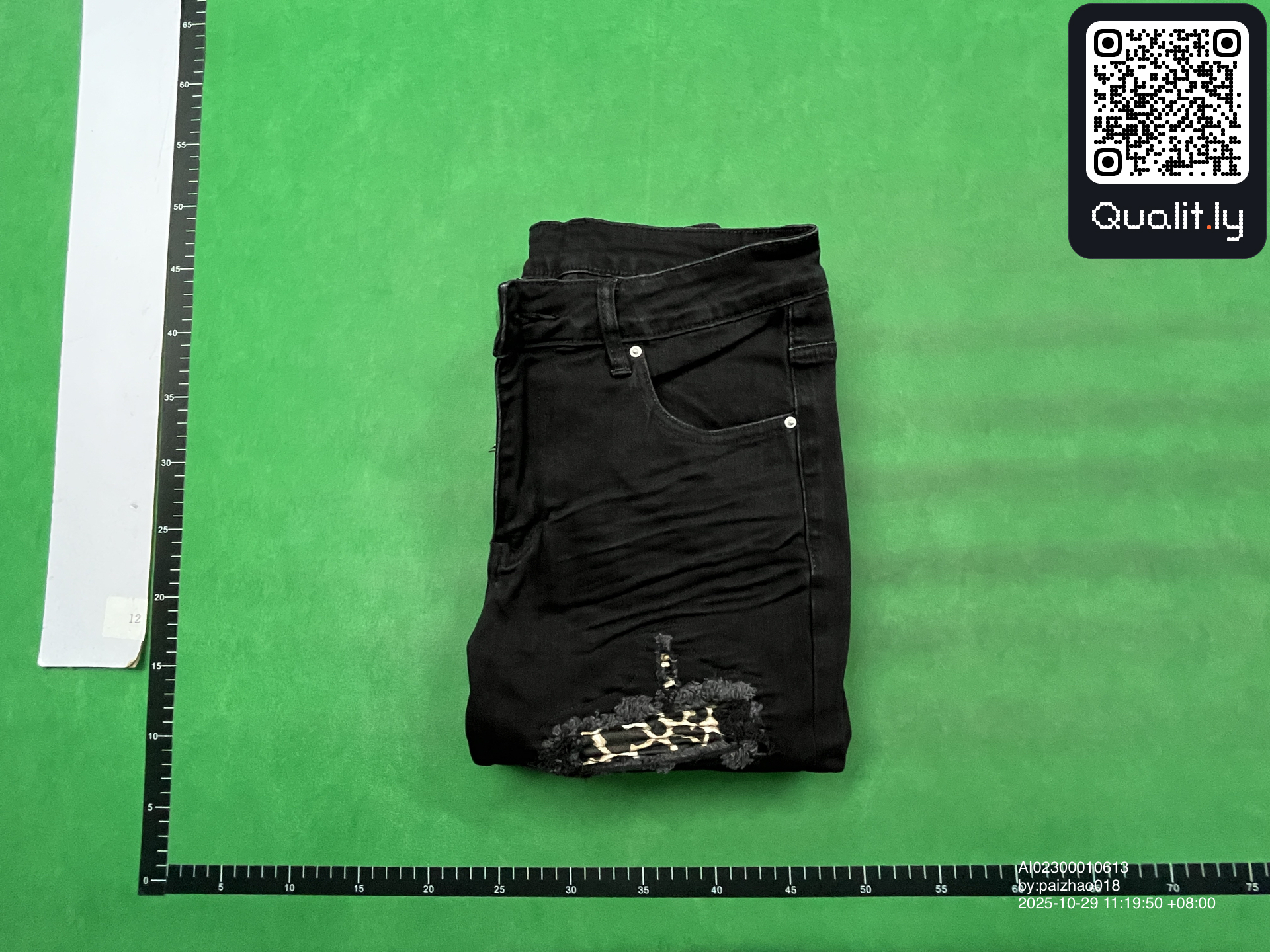 Jeansy — zdjęcie QC 1 z 4