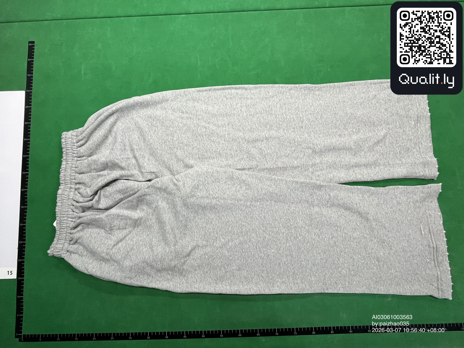 Pantaloni — foto QC 2 di 16