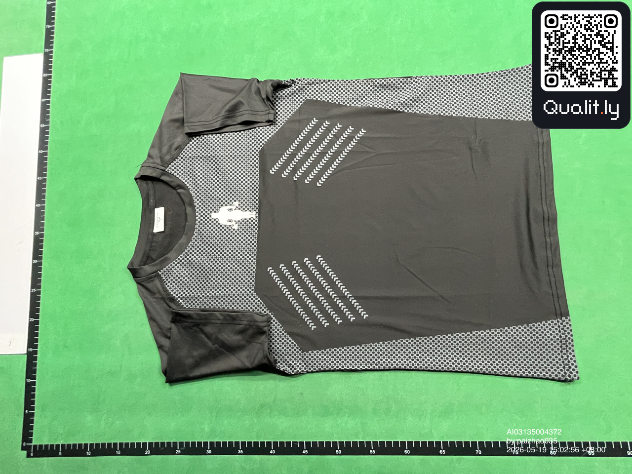 T-Shirt — QC-Foto 3 von 8