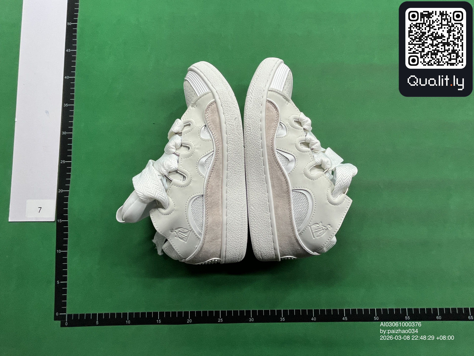 Sneakers QC photo 2 of 10