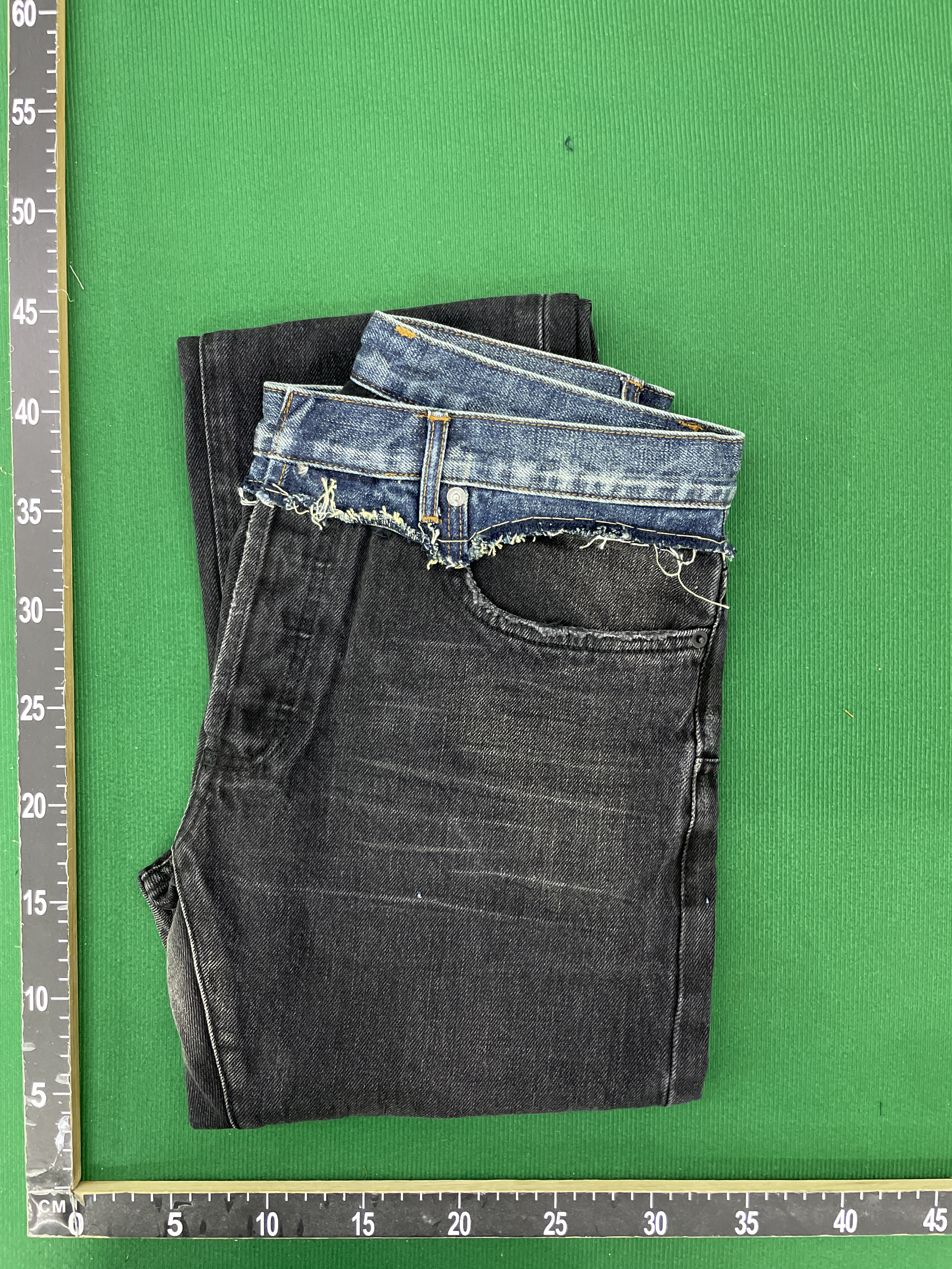 Blugi — fotografie QC 1 din 5