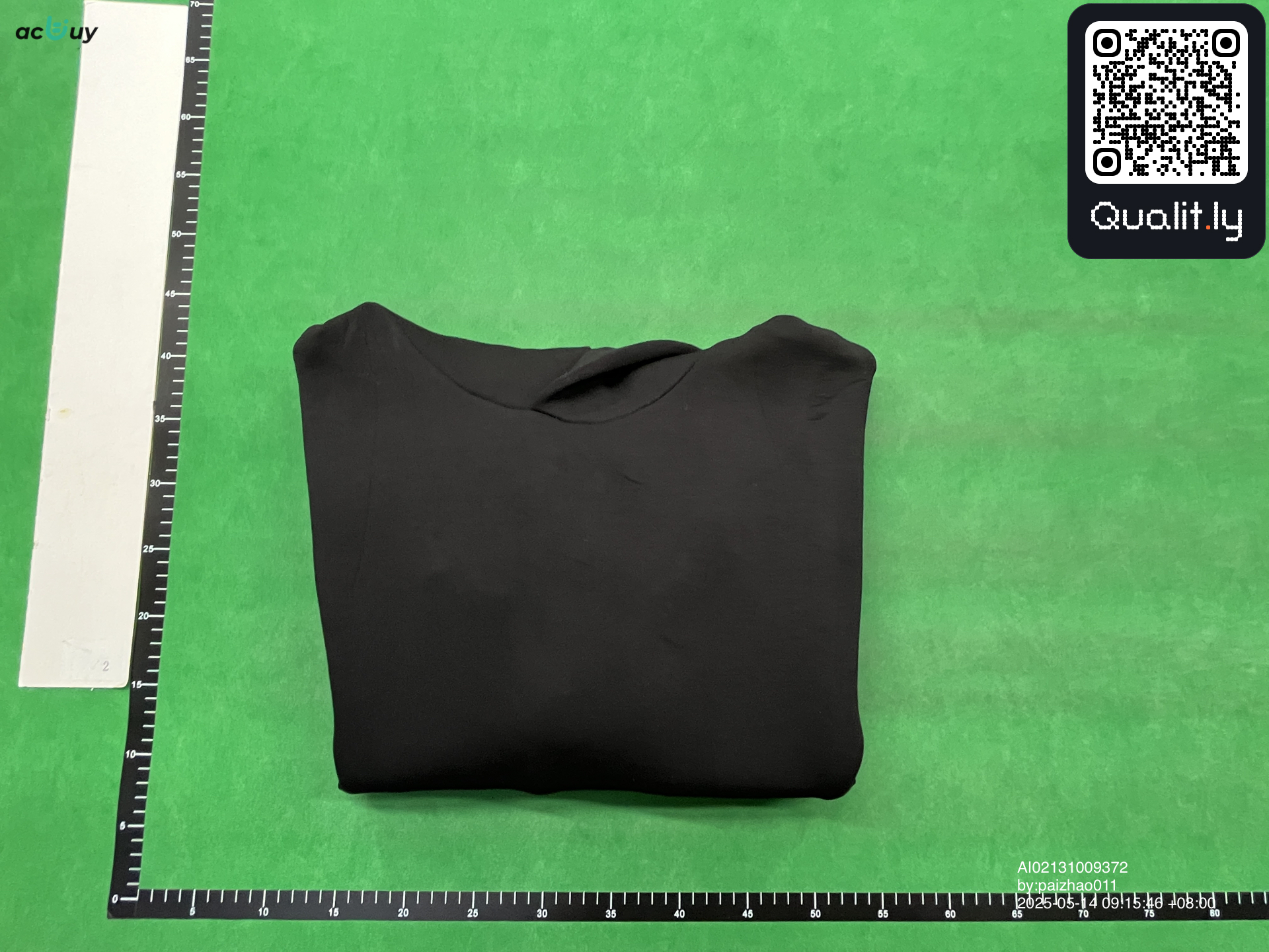 Sweat à capuche — photo QC 1 sur 4